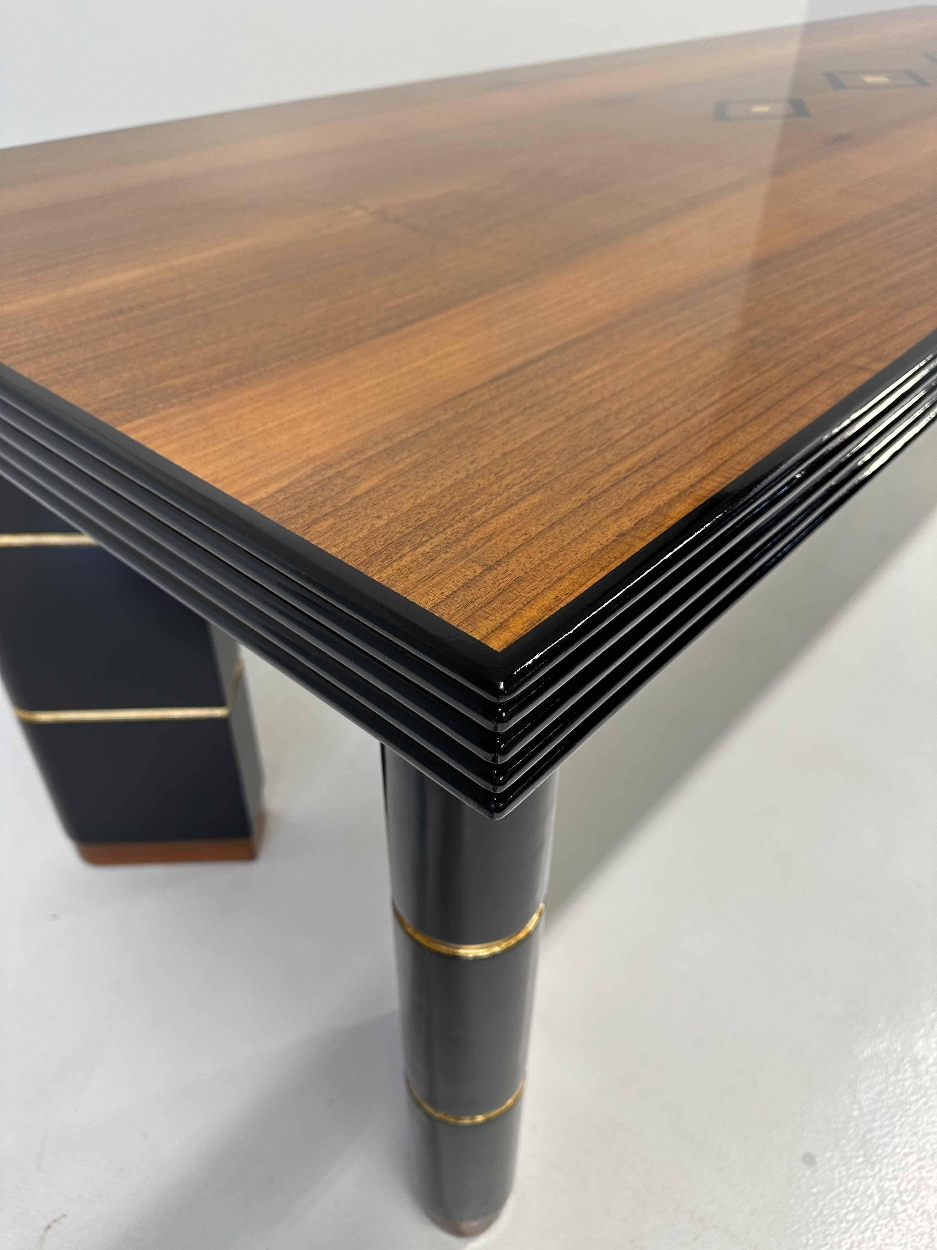 Italienischer Art-Déco-Tisch aus Nussbaumholz, Blattgold und schwarz lackiert, 40er Jahre im Angebot 1