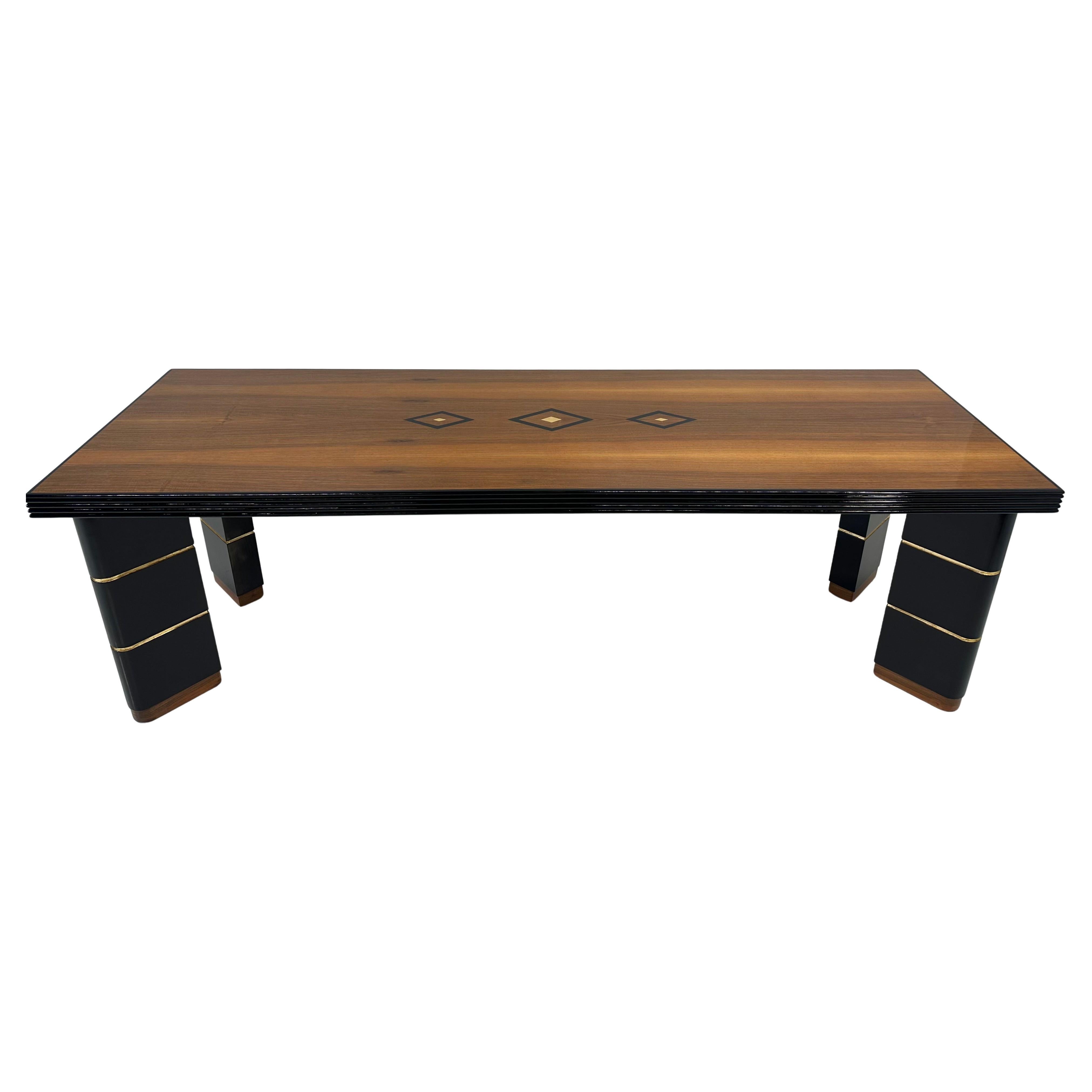 Italienischer Art-Déco-Tisch aus Nussbaumholz, Blattgold und schwarz lackiert, 40er Jahre im Angebot