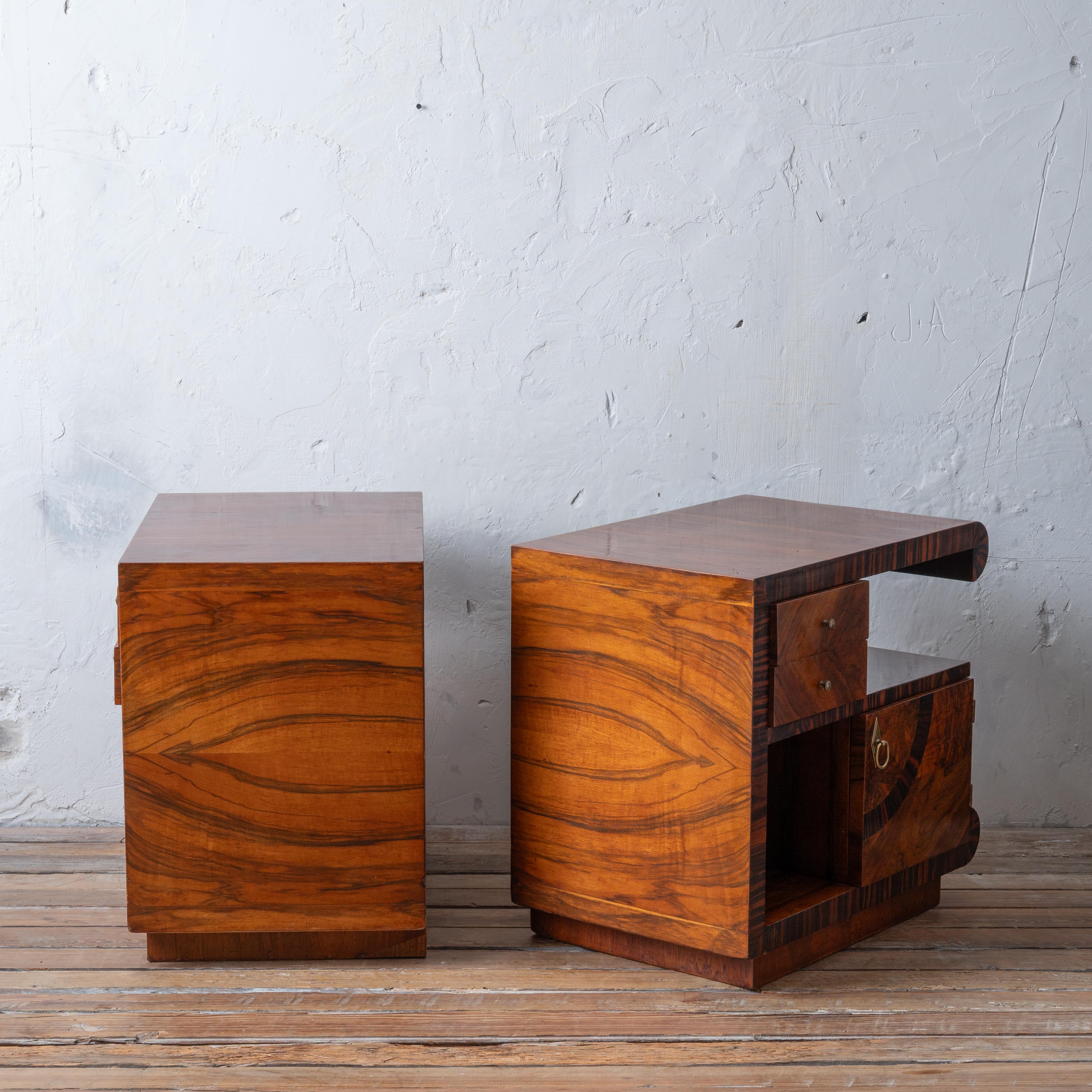 Italian Art Deco Walnut Night Stands, 1930s For Sale 8