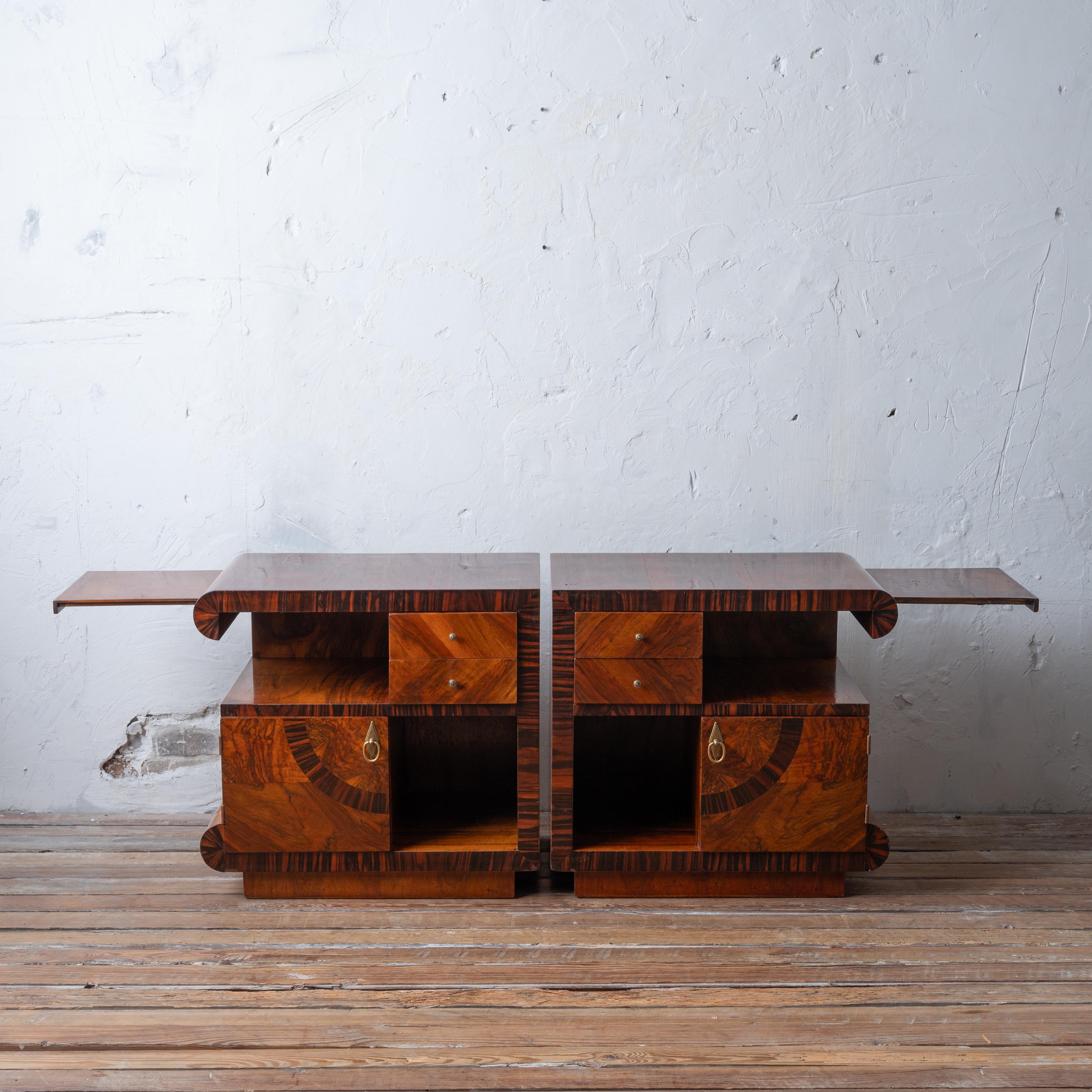 Italian Art Deco Walnut Night Stands, 1930s In Good Condition For Sale In Savannah, GA
