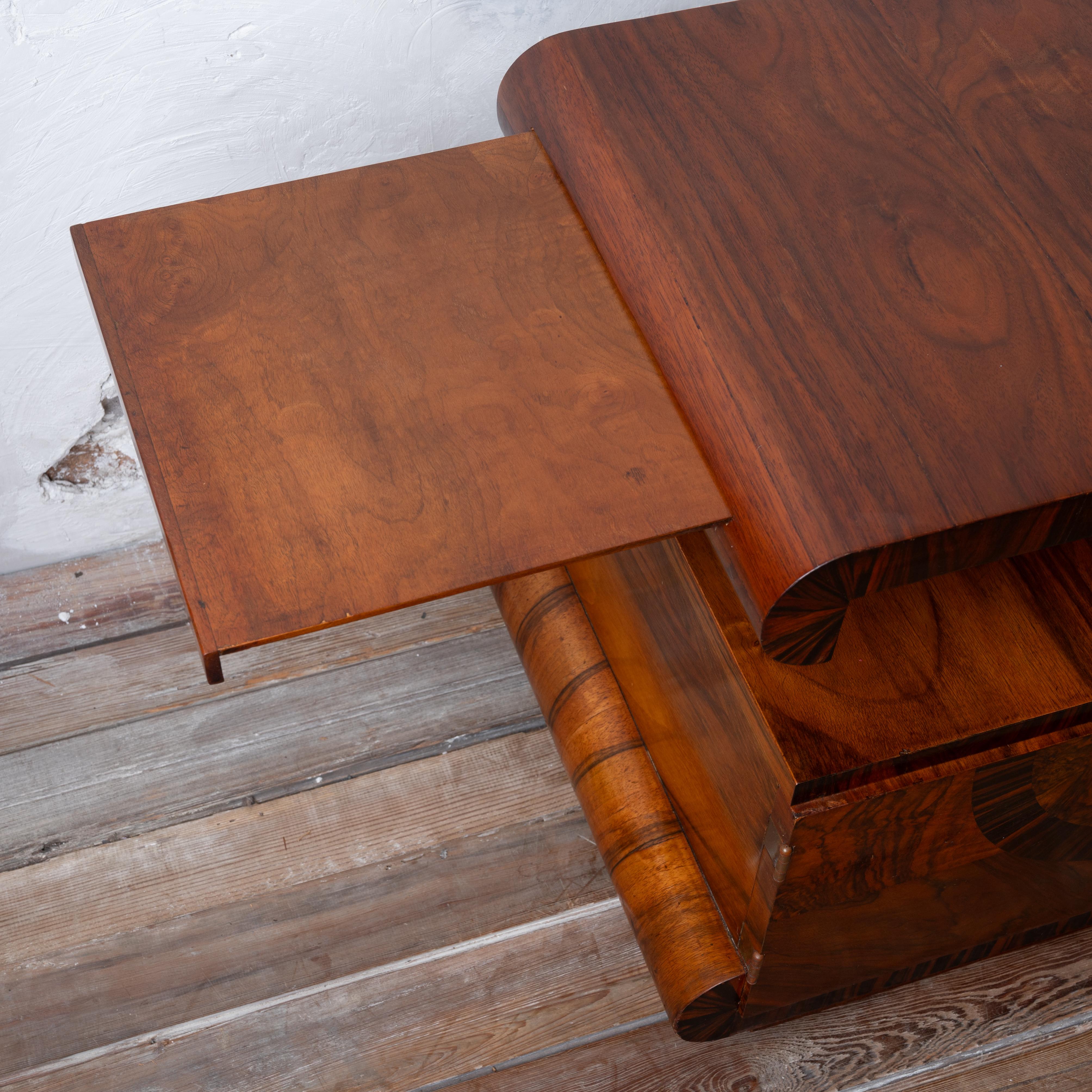 Italian Art Deco Walnut Night Stands, 1930s For Sale 3