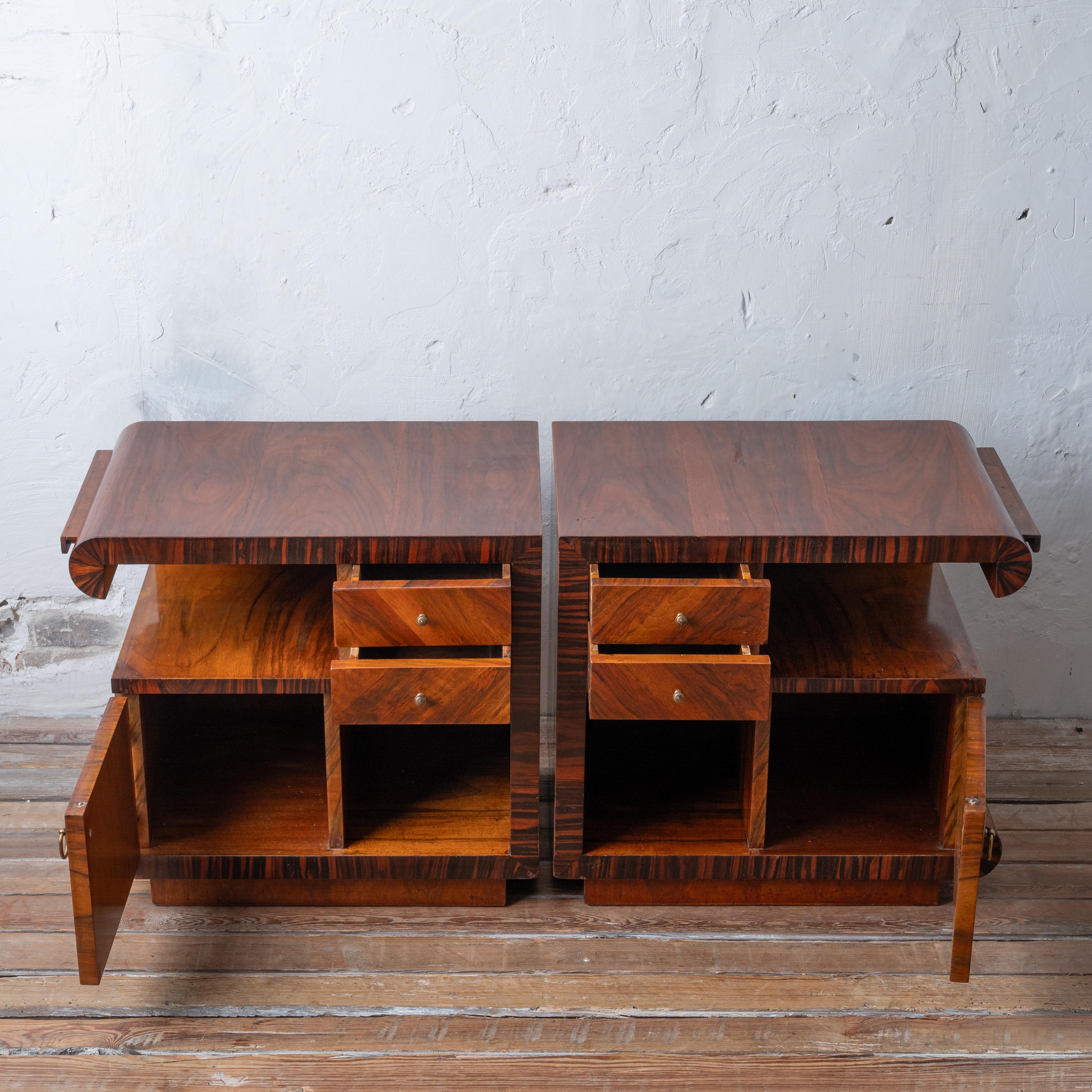 Italian Art Deco Walnut Night Stands, 1930s For Sale 4
