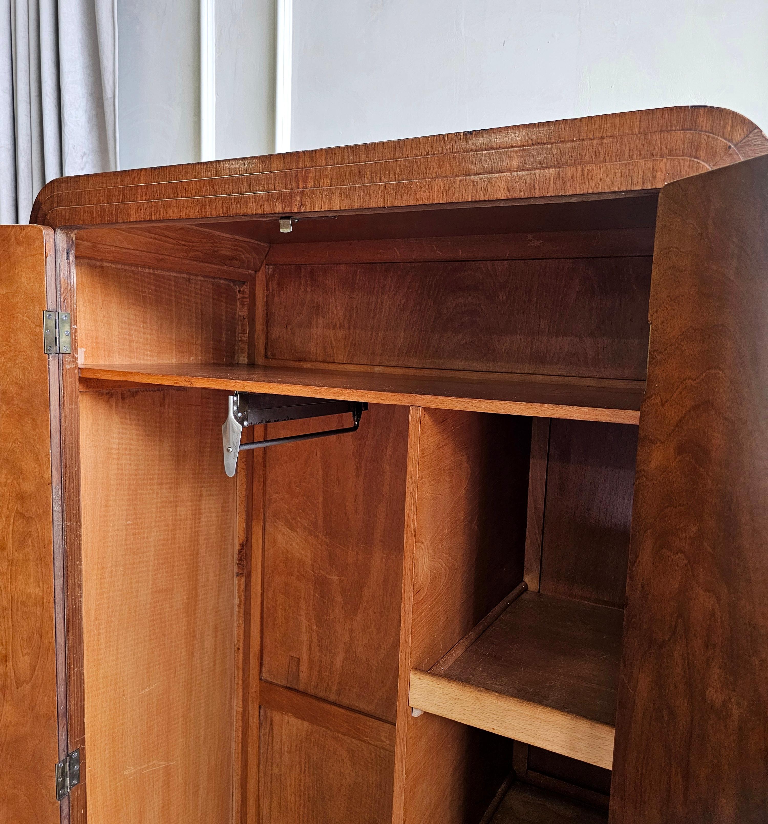 Post-WWI, the world craved something new — something bold, forward-thinking, and refined. Art Deco answered. It influenced architecture, interiors, fashion, and even the smallest everyday details. And while French and American Deco often steal the