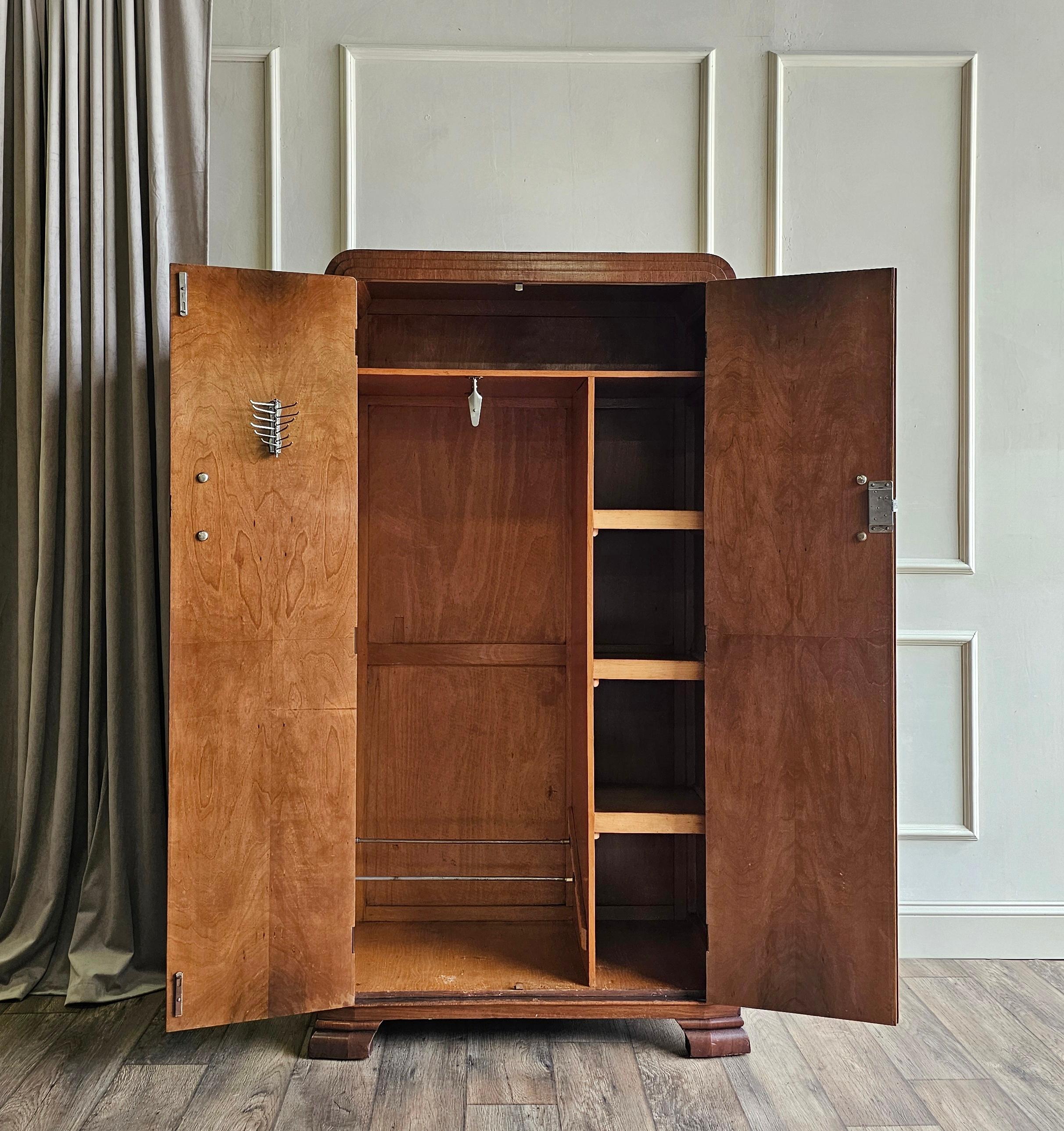 Italian Art Deco Walnut Wardrobe In Good Condition In Unionville, TN