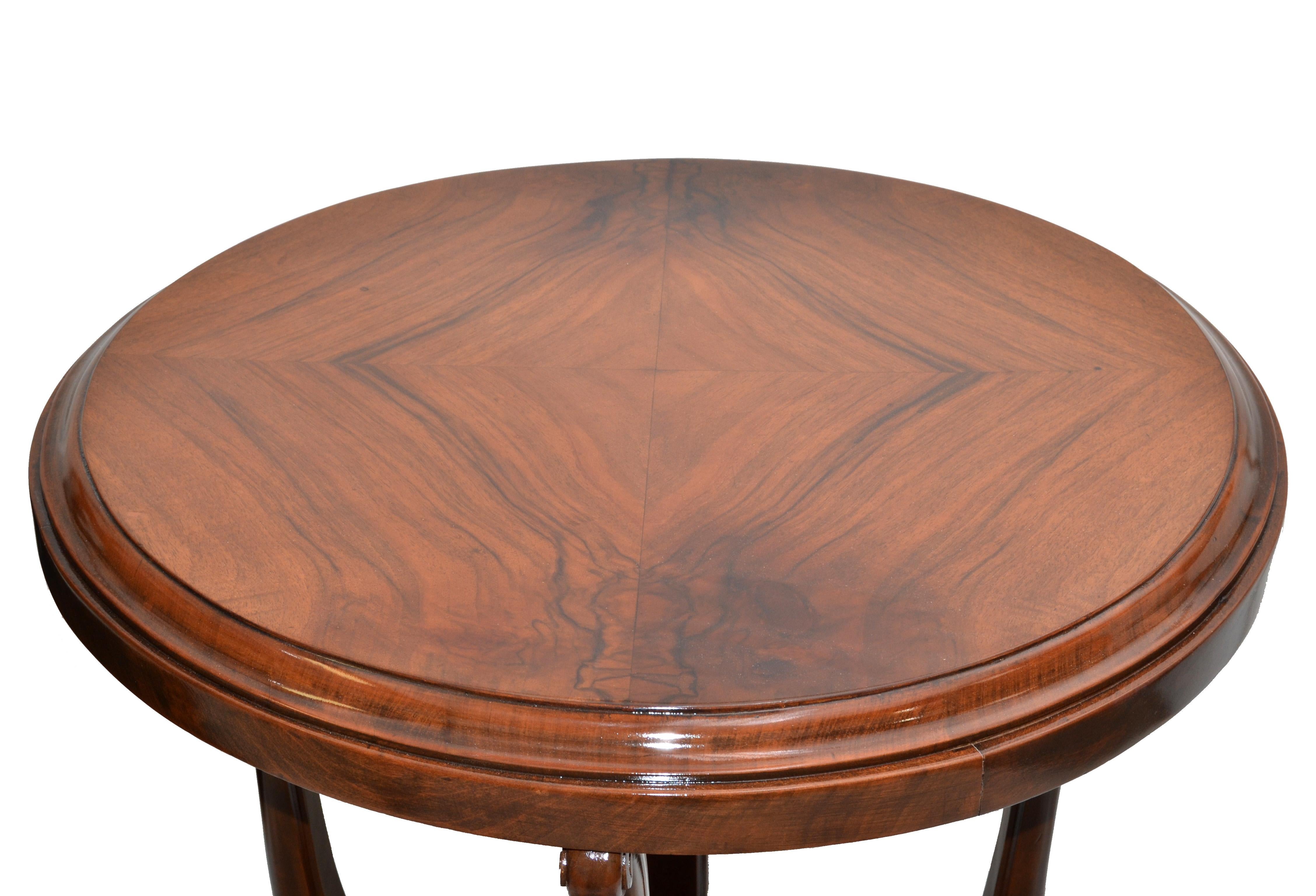 Italian Art Deco Walnut Wood Coffee Table Center Table 1950 For Sale 3