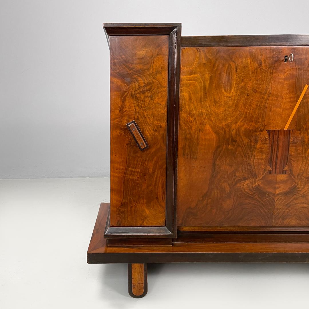 Italienischer Art-Déco-Barschrank aus Holz mit rotem Innenraum und Intarsiendekorationen, 1930er Jahre im Angebot 11