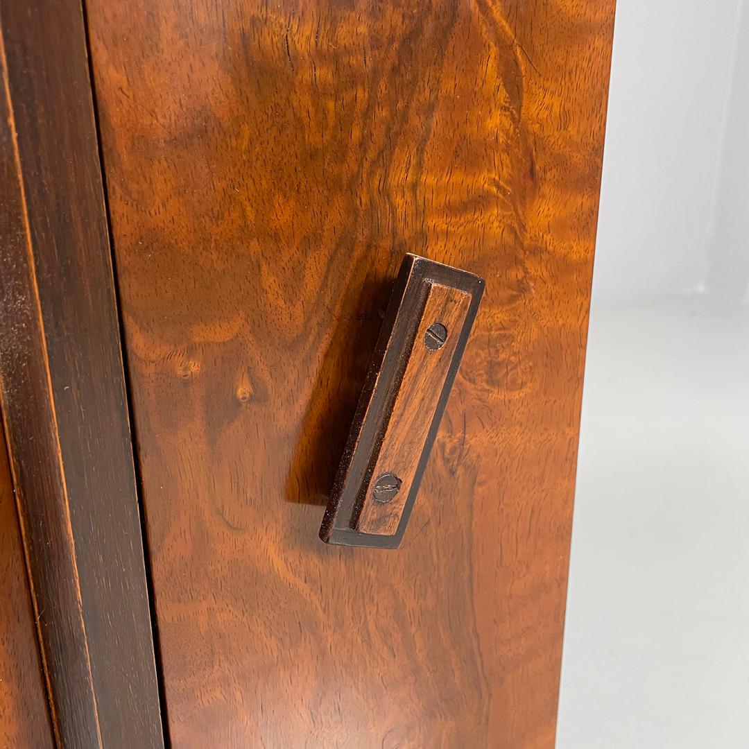 Italienischer Art-Déco-Barschrank aus Holz mit rotem Innenraum und Intarsiendekorationen, 1930er Jahre im Angebot 12
