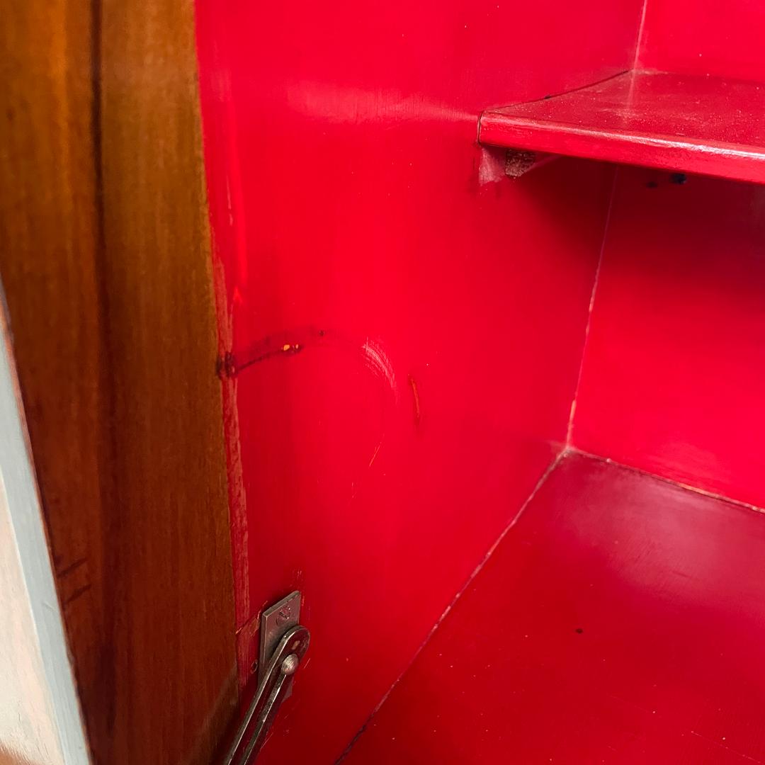 Italienischer Art-Déco-Barschrank aus Holz mit rotem Innenraum und Intarsiendekorationen, 1930er Jahre im Angebot 14