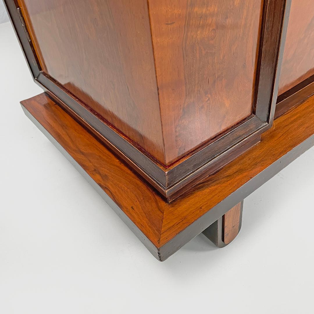 Italienischer Art-Déco-Barschrank aus Holz mit rotem Innenraum und Intarsiendekorationen, 1930er Jahre im Angebot 15