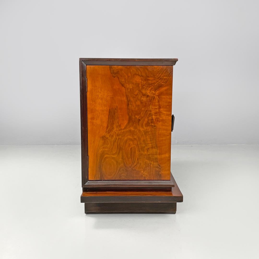 Italienischer Art-Déco-Barschrank aus Holz mit rotem Innenraum und Intarsiendekorationen, 1930er Jahre im Angebot 1