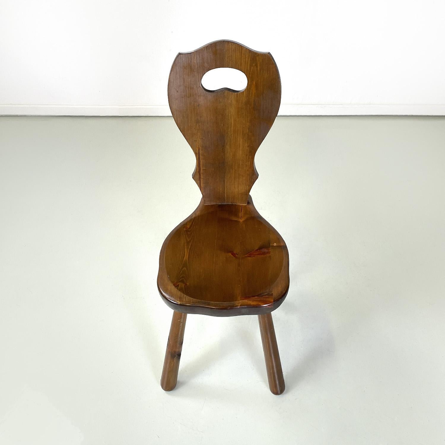 Italian Art Deco wooden chair with rounded profiles, 1940s For Sale 1