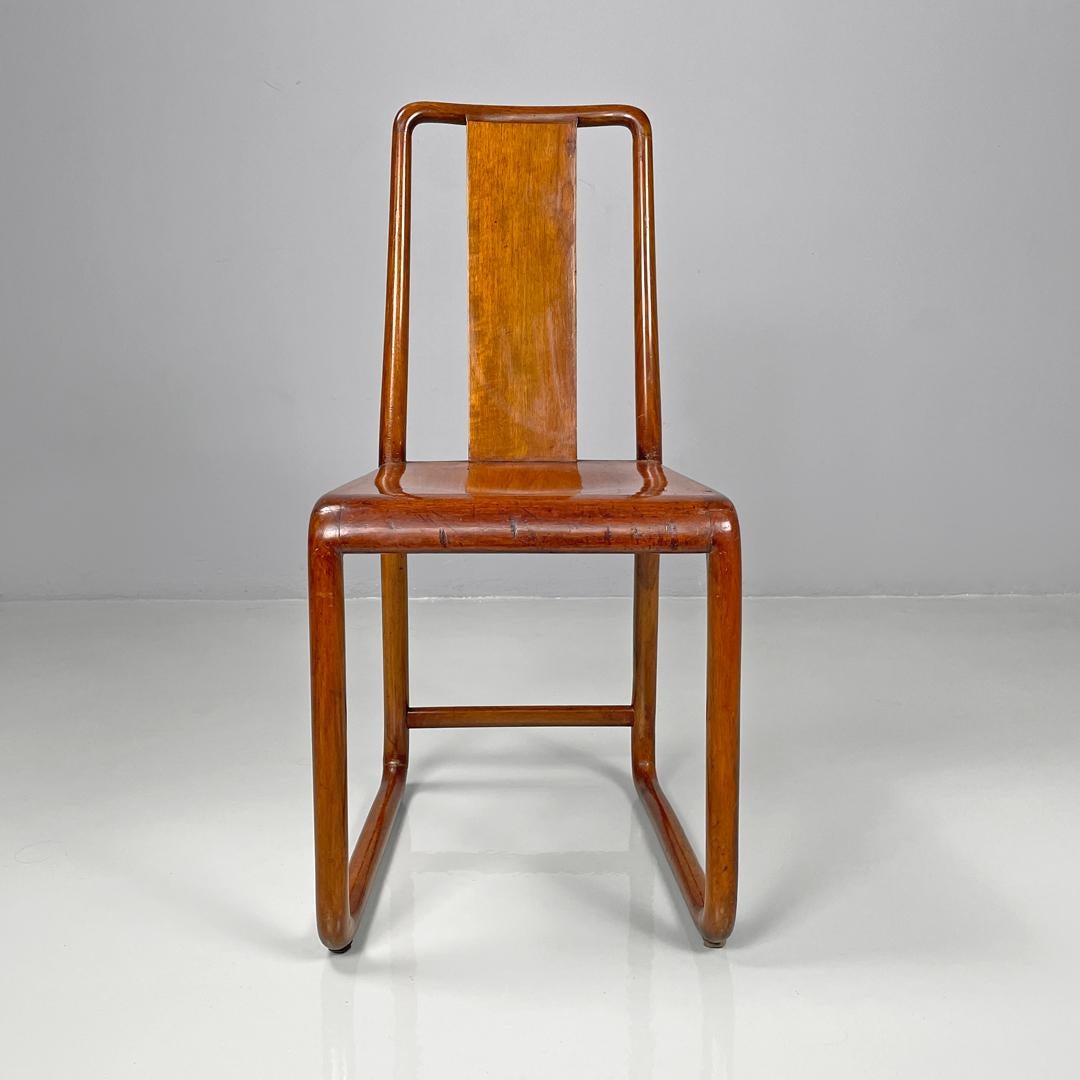 Italian Art Deco wooden chairs with rounded structure and rectangular back 1930s
Set of six chairs entirely made of wood. The seat and back are rectangular and the structure is round.
1930s.
Good condition, with signs of use and time, the seats have