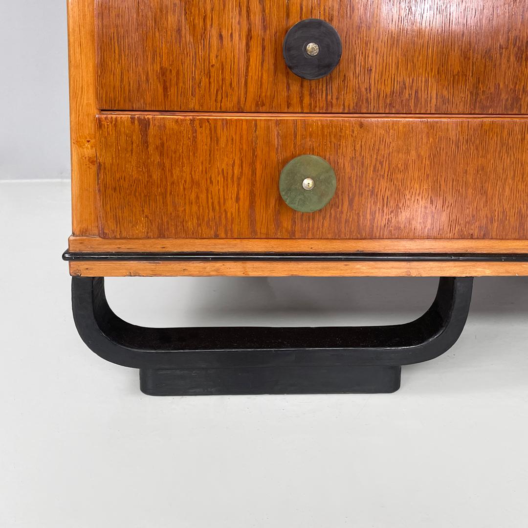 Italian Art Deco wooden chest of drawers with black top and arched feet, 1930s For Sale 12
