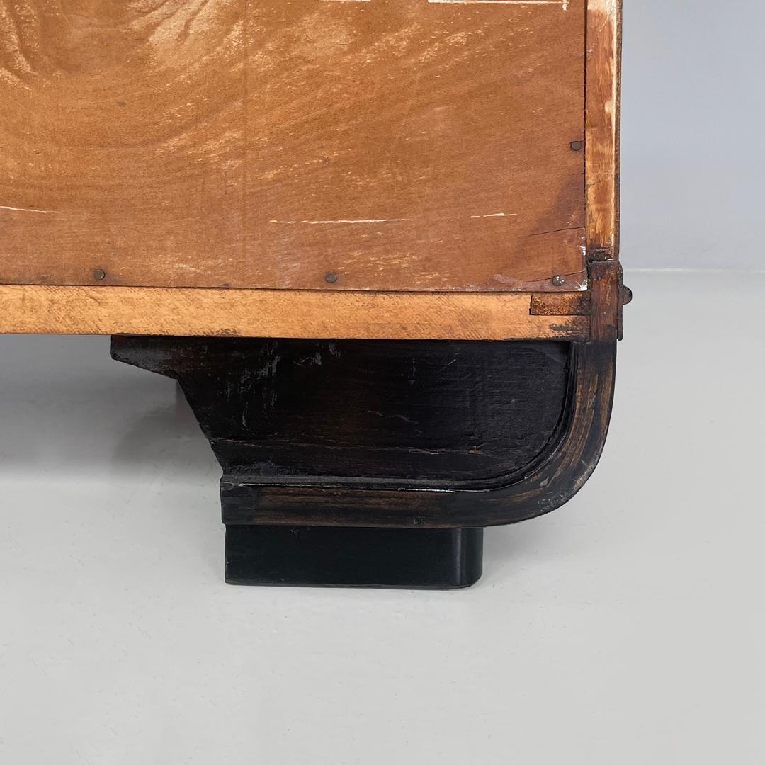 Italian Art Deco wooden chest of drawers with black top and arched feet, 1930s For Sale 15