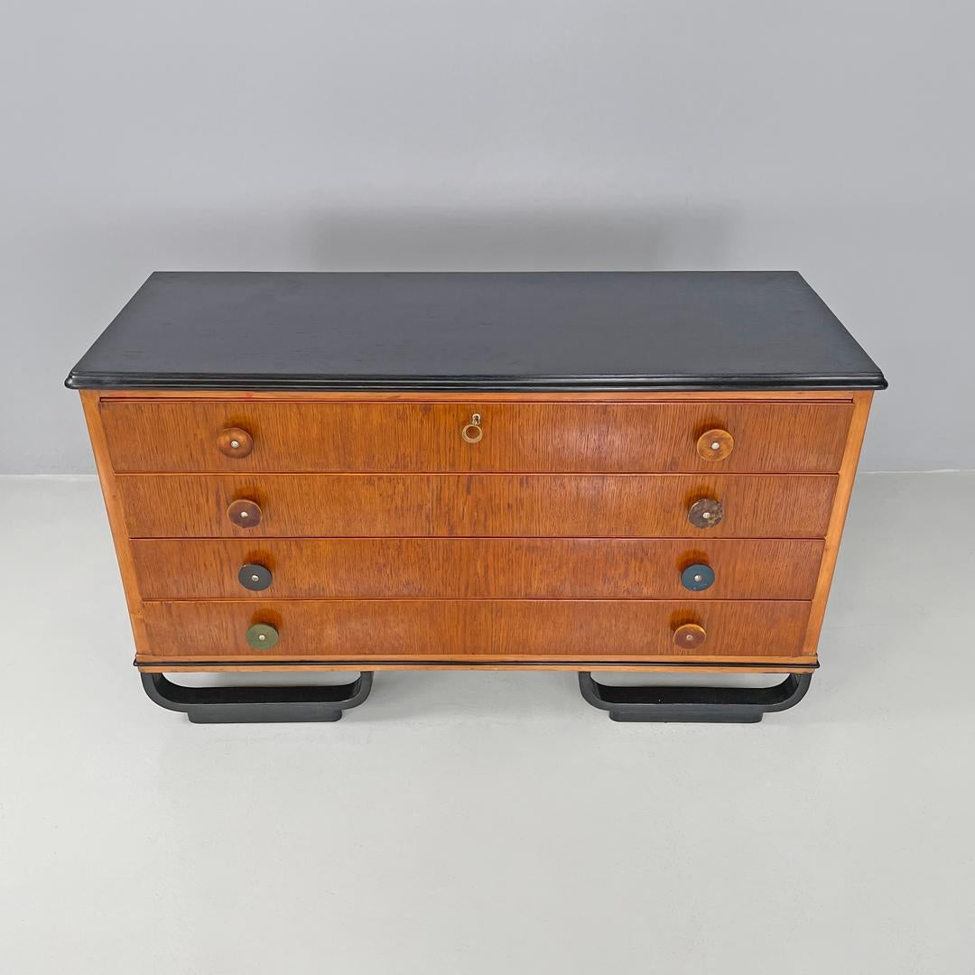 Italian Art Deco wooden chest of drawers with black top and arched feet, 1930s For Sale 2