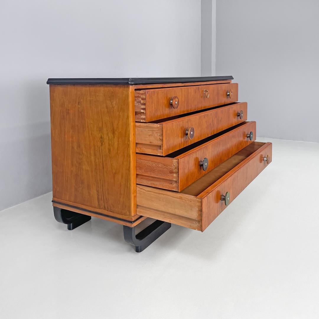 Italian Art Deco wooden chest of drawers with black top and arched feet, 1930s For Sale 3