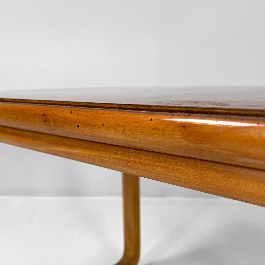 Italian Art Deco wooden coffee table, 1940s For Sale 6