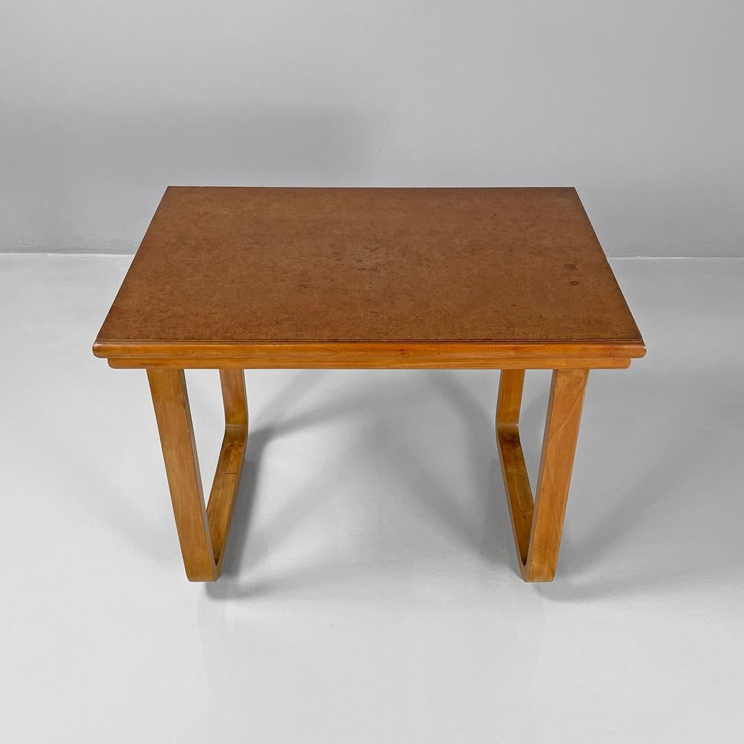Italian Art Deco wooden coffee table, 1940s For Sale 1