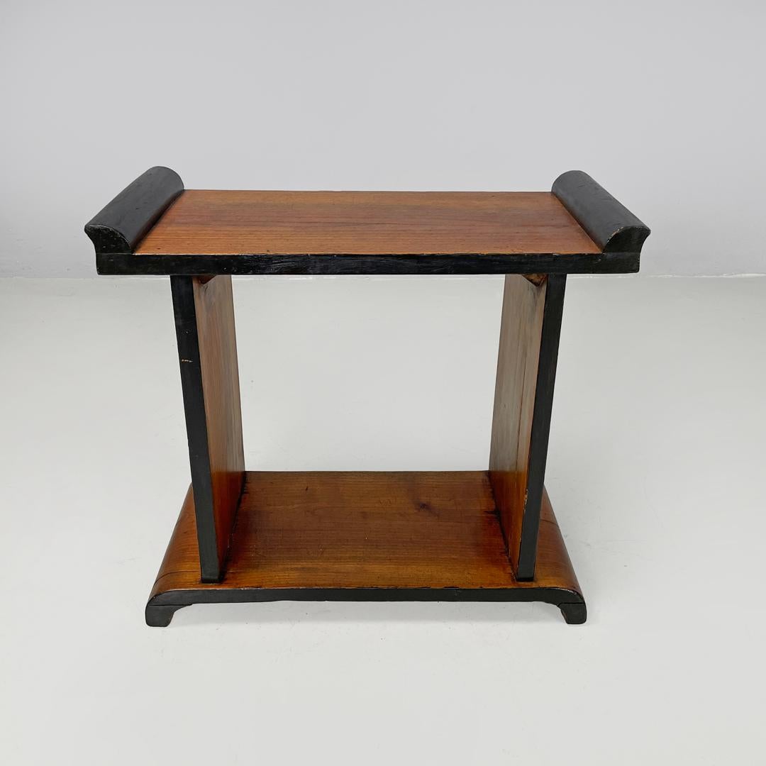 Milieu du XXe siècle Table basse italienne Art déco en bois avec profils arrondis peints en noir, années 1940 en vente