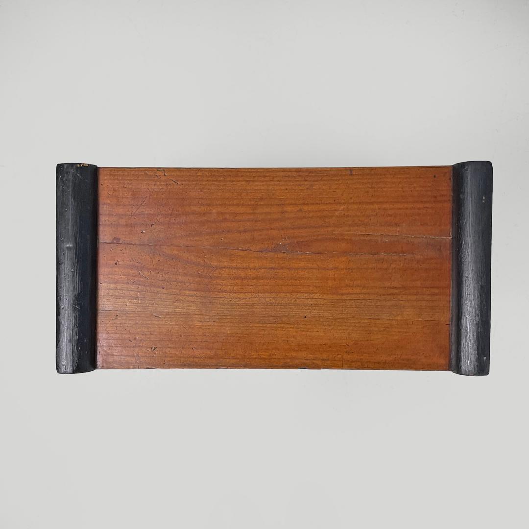 Table basse italienne Art déco en bois avec profils arrondis peints en noir, années 1940 en vente 3