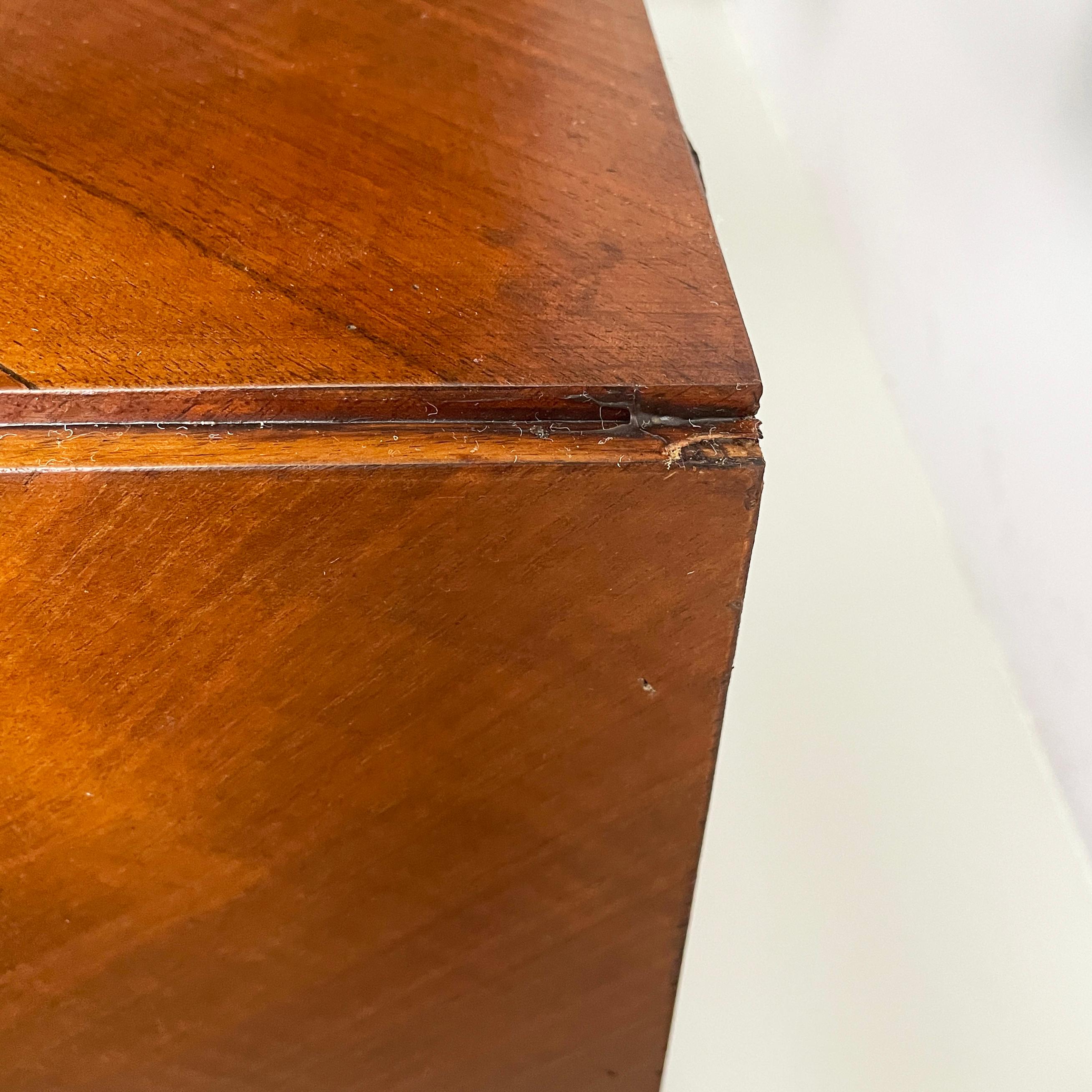 Rechteckige italienische Art-Déco-Konsolen aus Holz mit Schublade, 1940er Jahre im Angebot 11