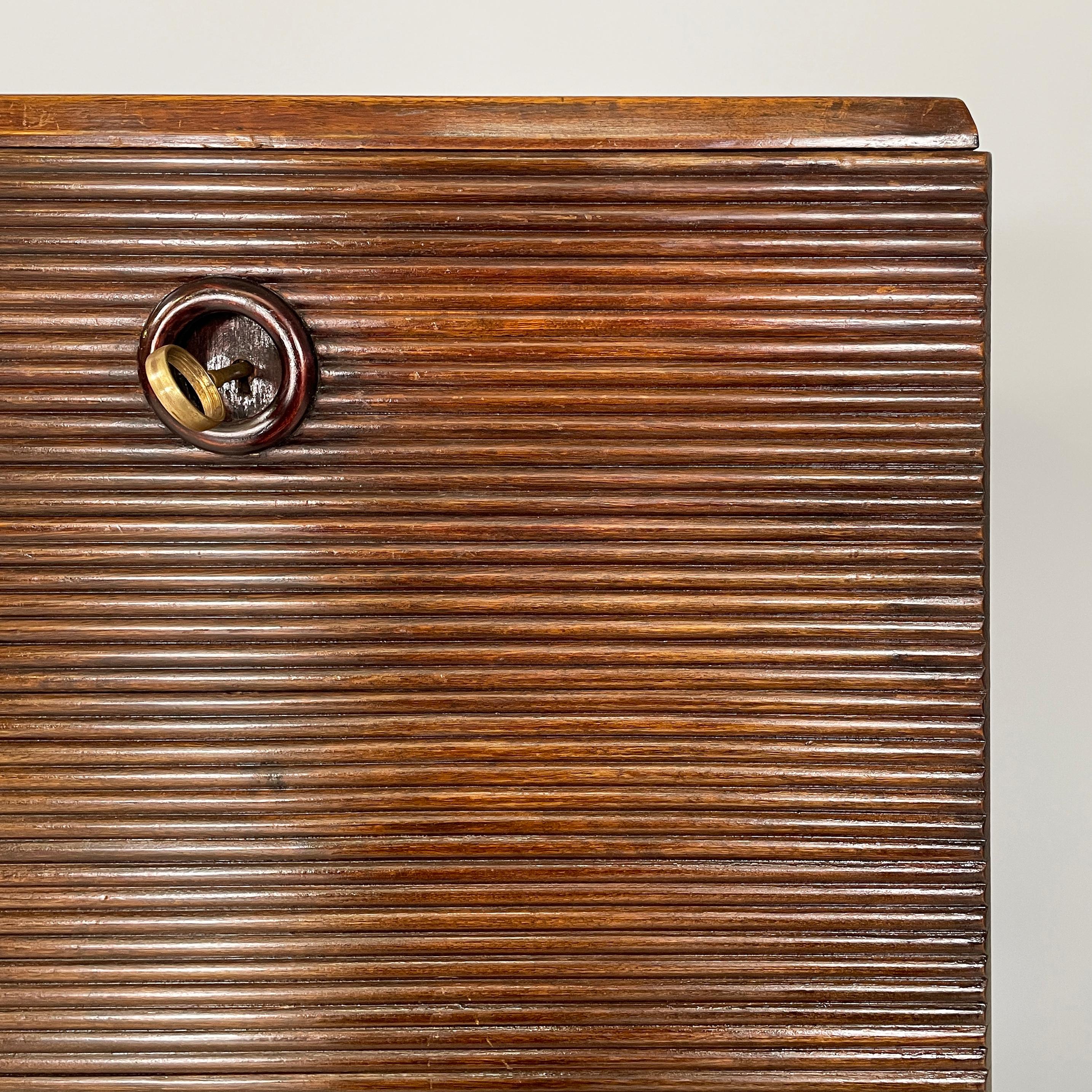 Italienisches Art déco-Sideboard aus Holz im Art déco-Stil mit vier Türen von Gio Ponti, 1940er Jahre  im Angebot 4