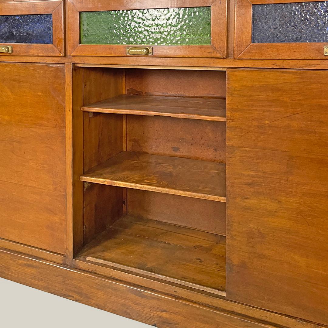 Credenza italiana Art Deco in legno con vetri colorati verdi e blu, anni '30 in vendita 10