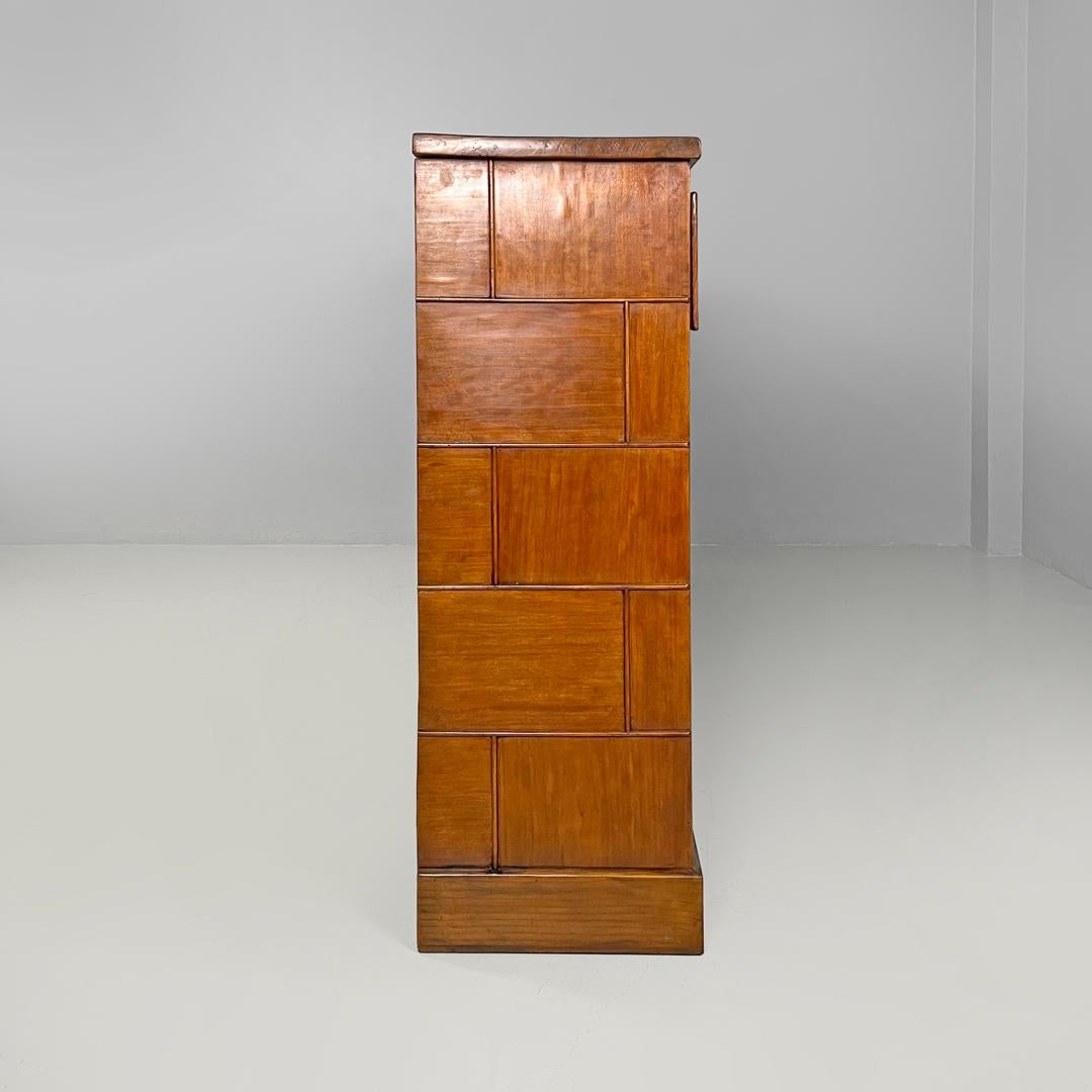 Metà XX secolo Credenza italiana Art Deco in legno con vetri colorati verdi e blu, anni '30 in vendita