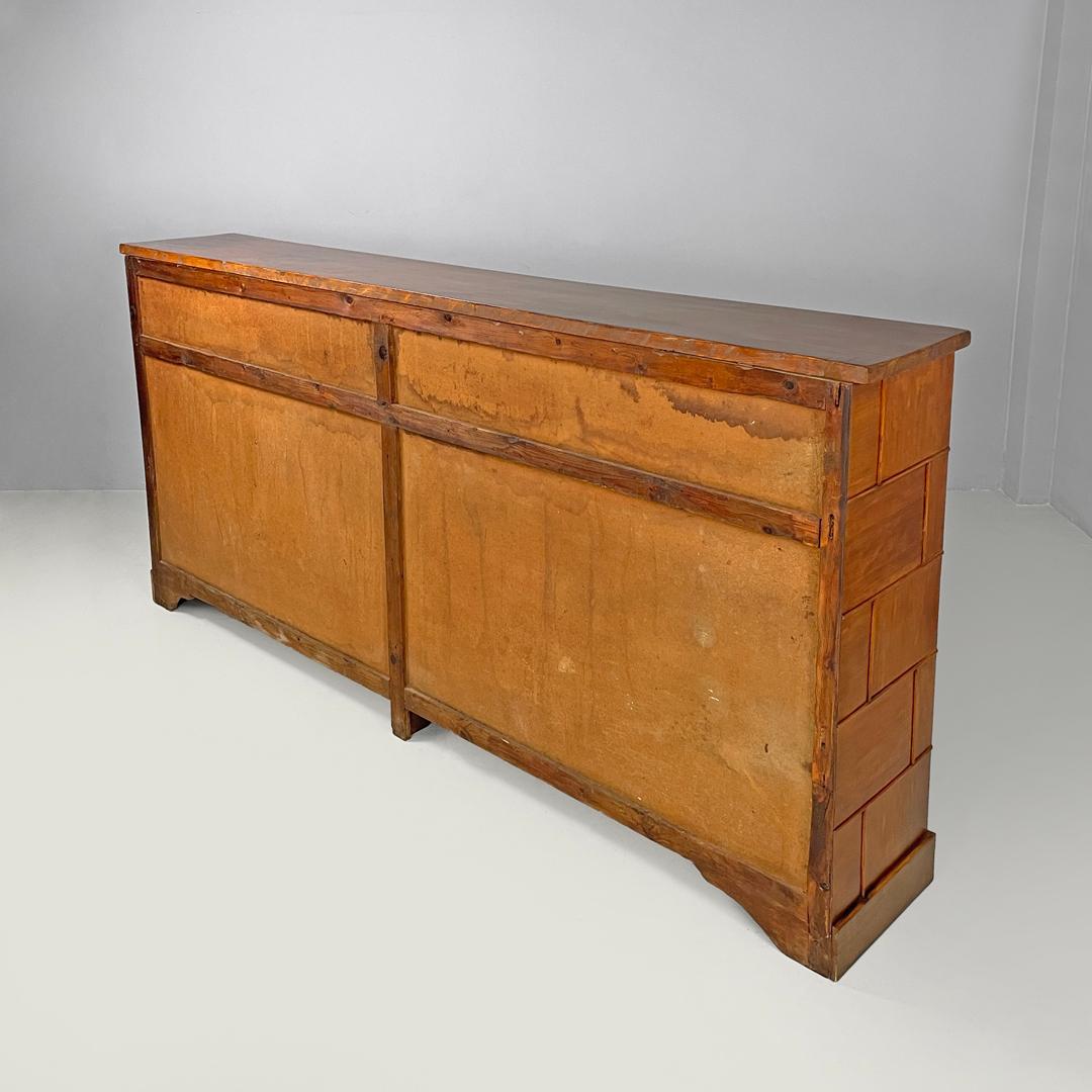 Ottone Credenza italiana Art Deco in legno con vetri colorati verdi e blu, anni '30 in vendita