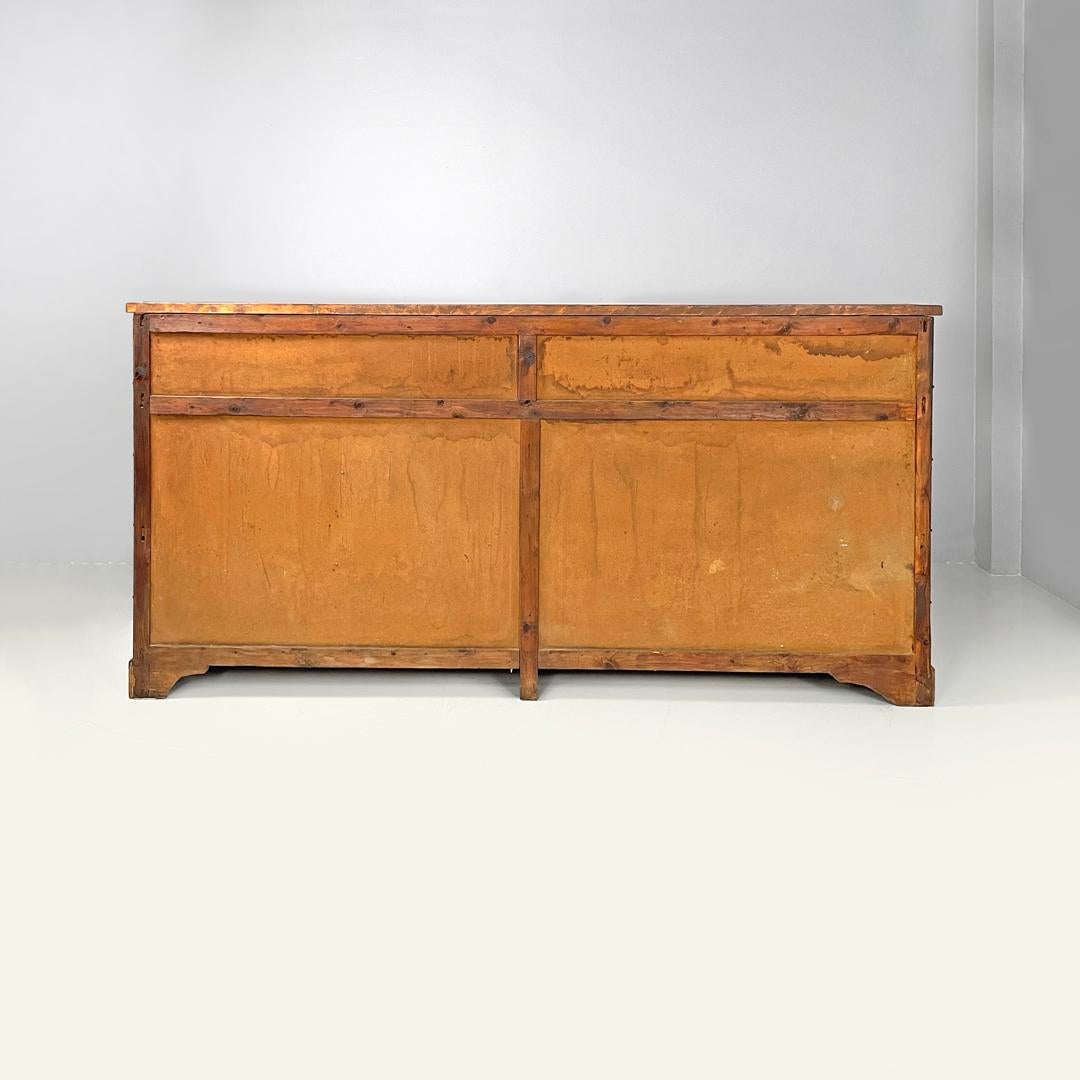 Credenza italiana Art Deco in legno con vetri colorati verdi e blu, anni '30 in vendita 1