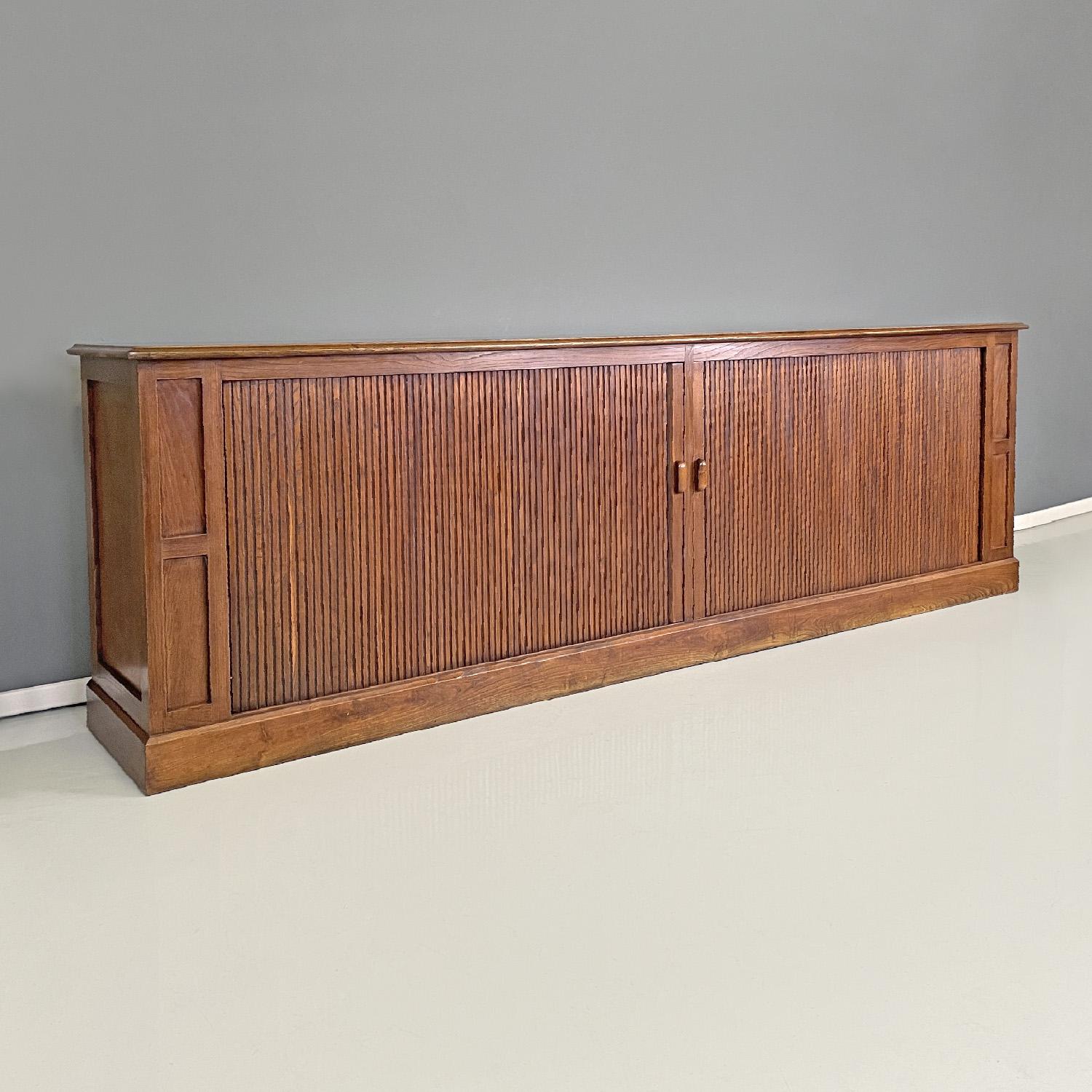Italian Art Deco wooden sideboard with shutter opening, 1920s In Good Condition For Sale In MIlano, IT