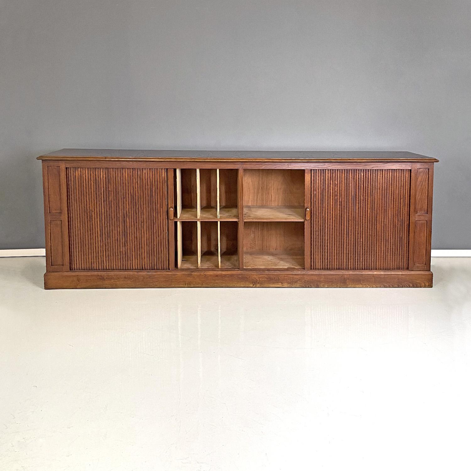 Wood Italian Art Deco wooden sideboard with shutter opening, 1920s For Sale