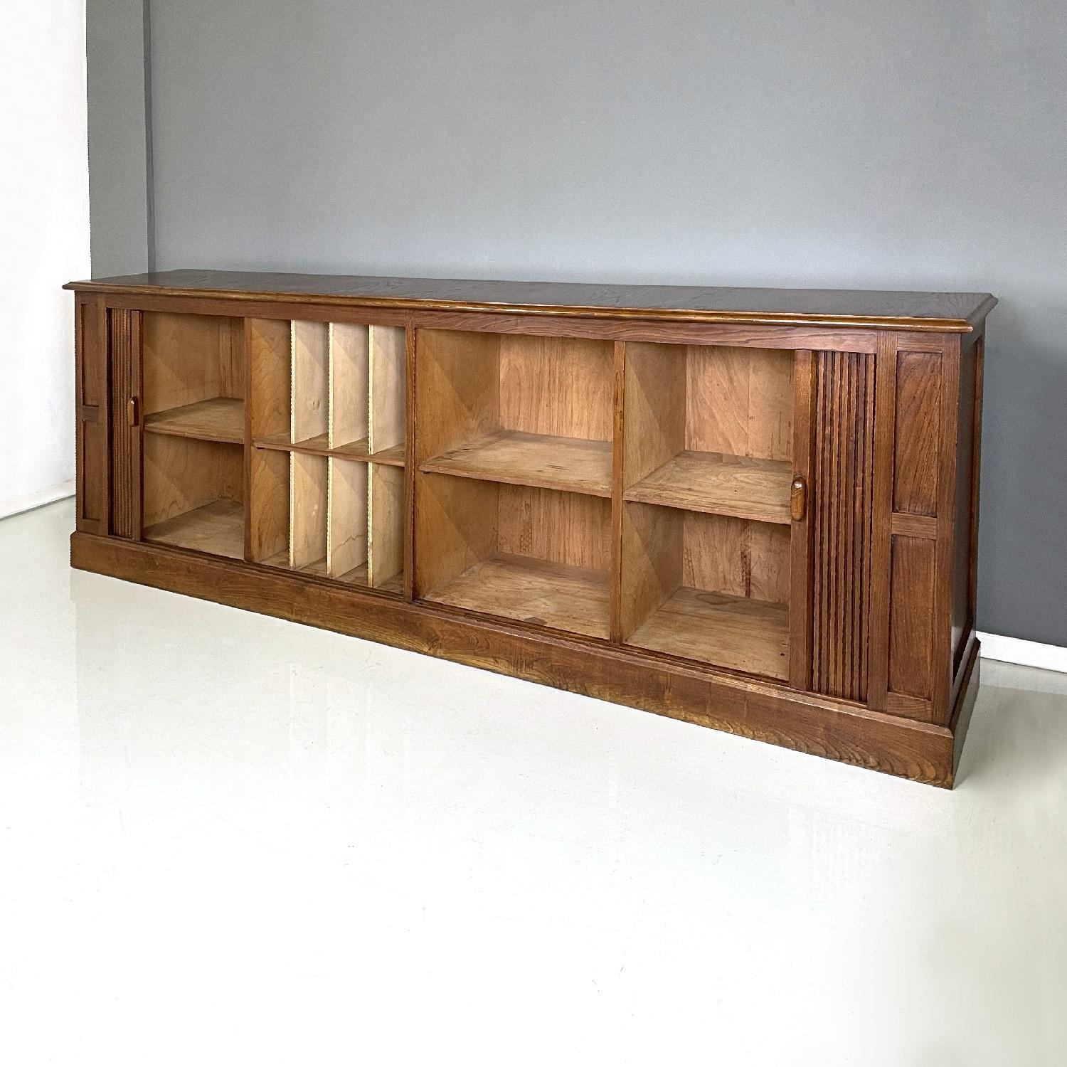 Italian Art Deco wooden sideboard with shutter opening, 1920s in vendita 1