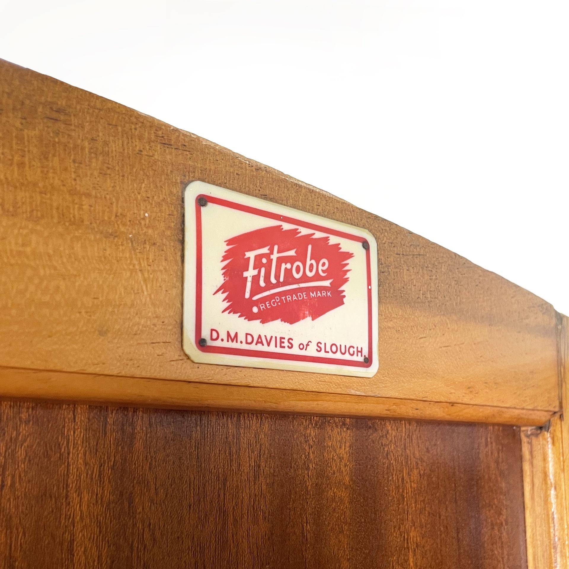 Armadio italiano in legno art déco con specchio, anni '50 5