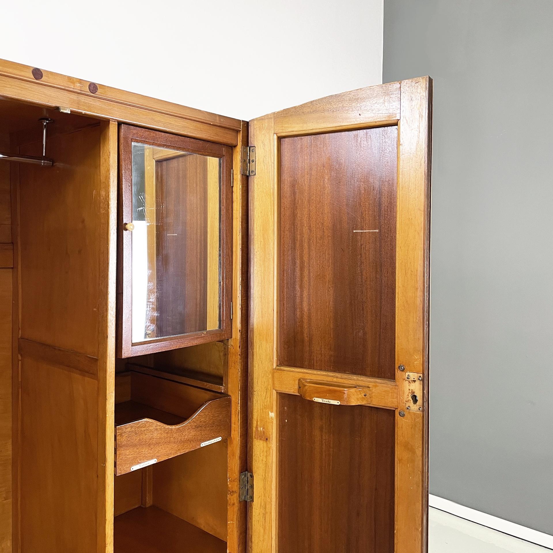 Armadio italiano in legno art déco con specchio, anni '50 In condizioni buone a MIlano, IT
