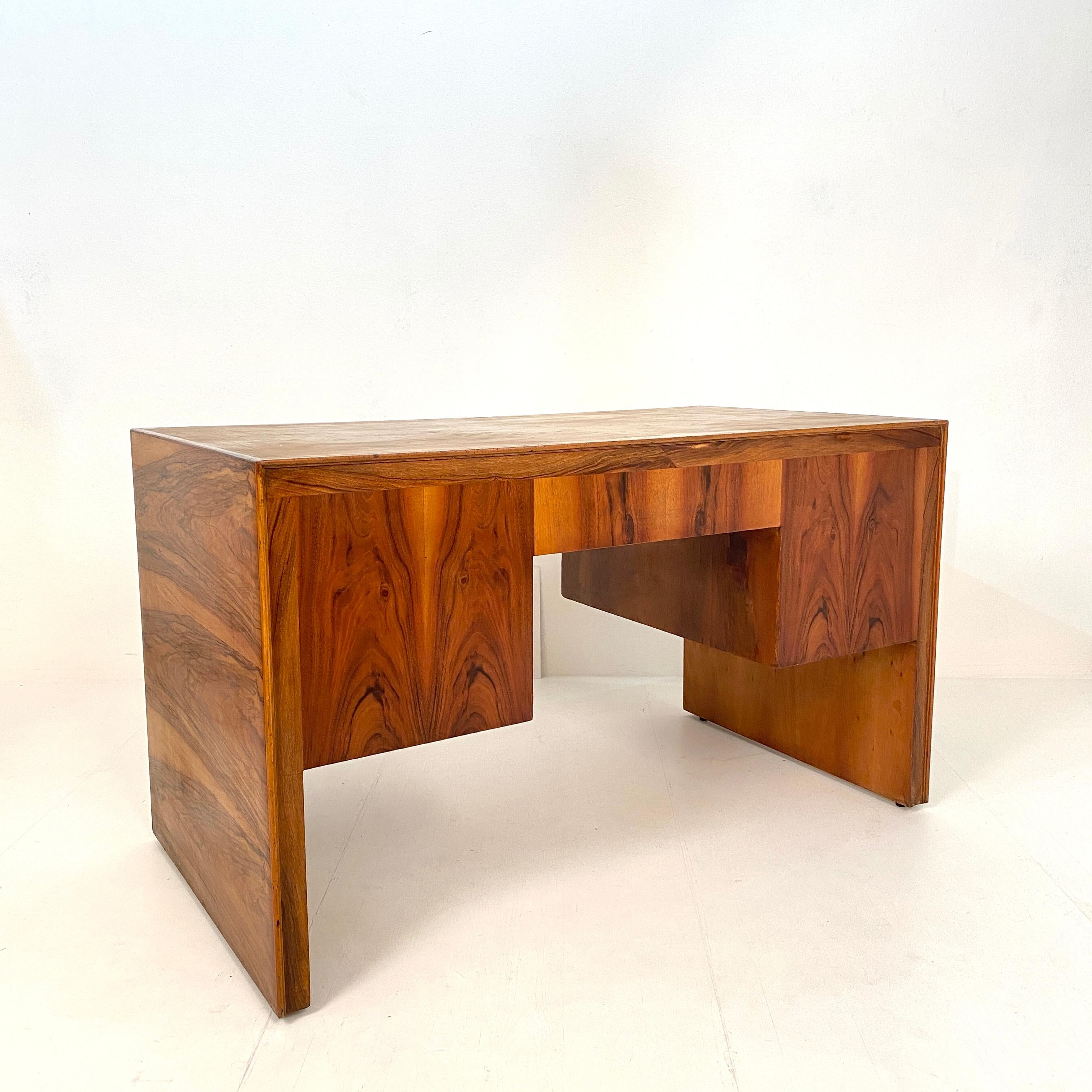 Italian Art Deco Writing Desk in Brown Walnut, Linoleum and Brass, circa 1930 6