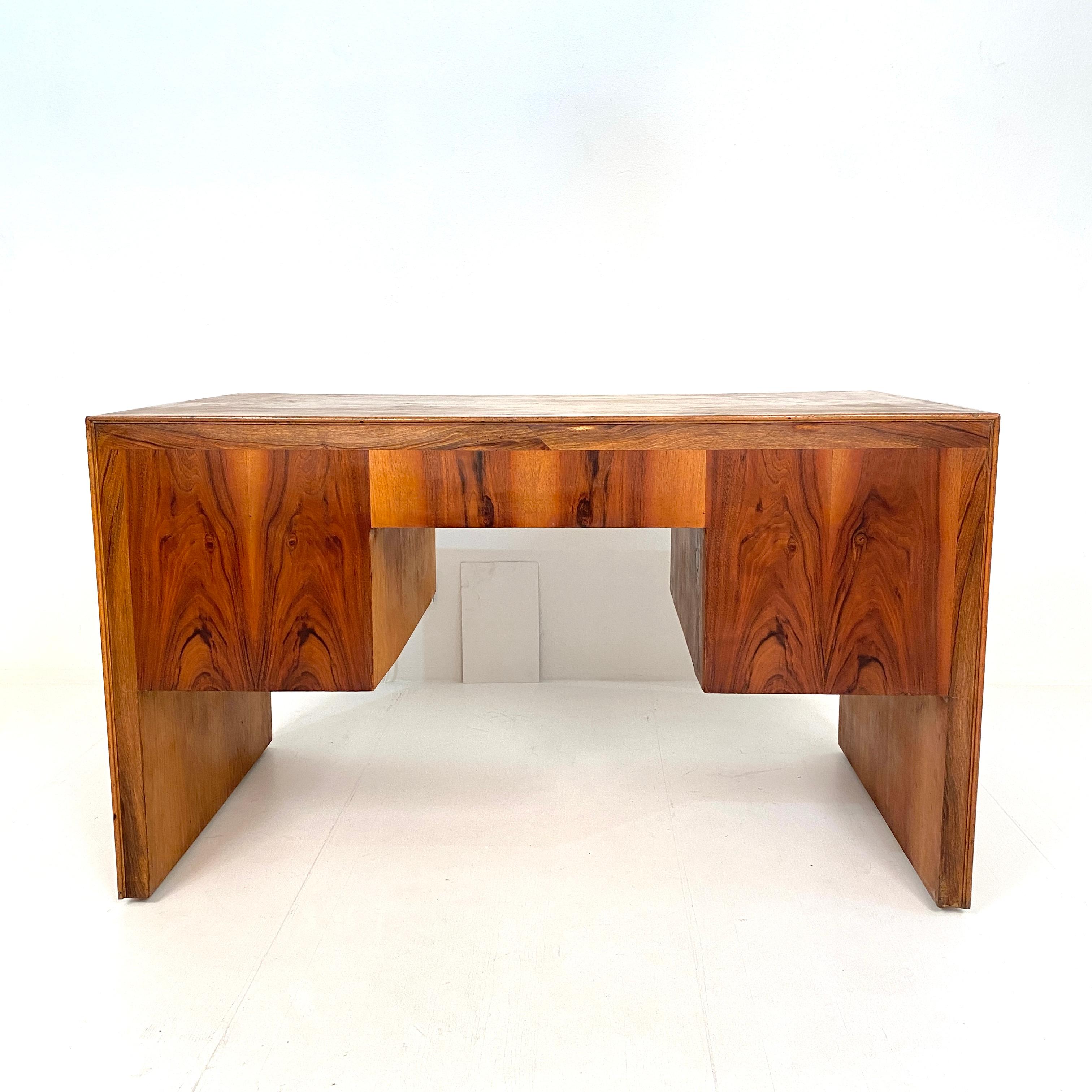Italian Art Deco Writing Desk in Brown Walnut, Linoleum and Brass, circa 1930 9