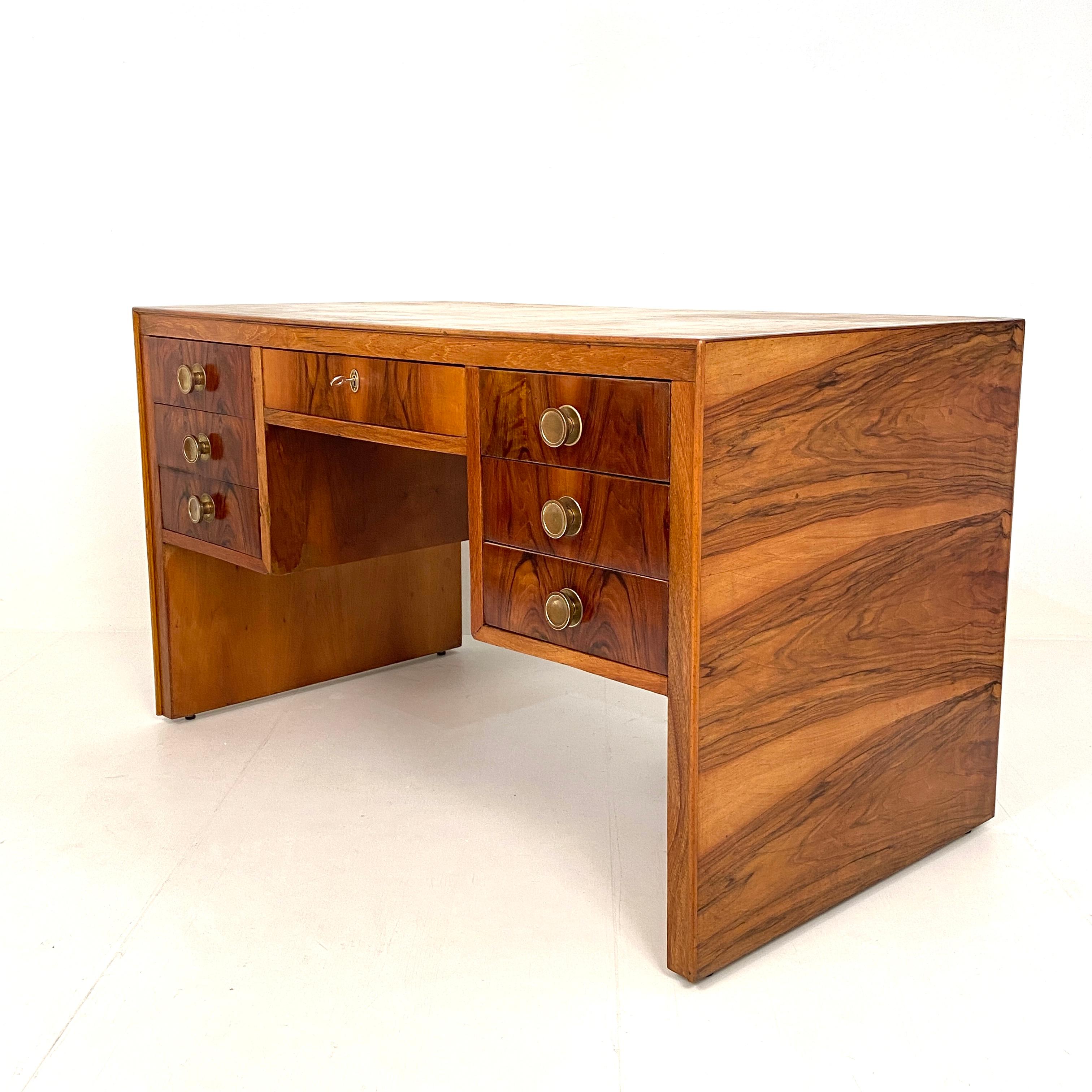 Italian Art Deco Writing Desk in Brown Walnut, Linoleum and Brass, circa 1930 2