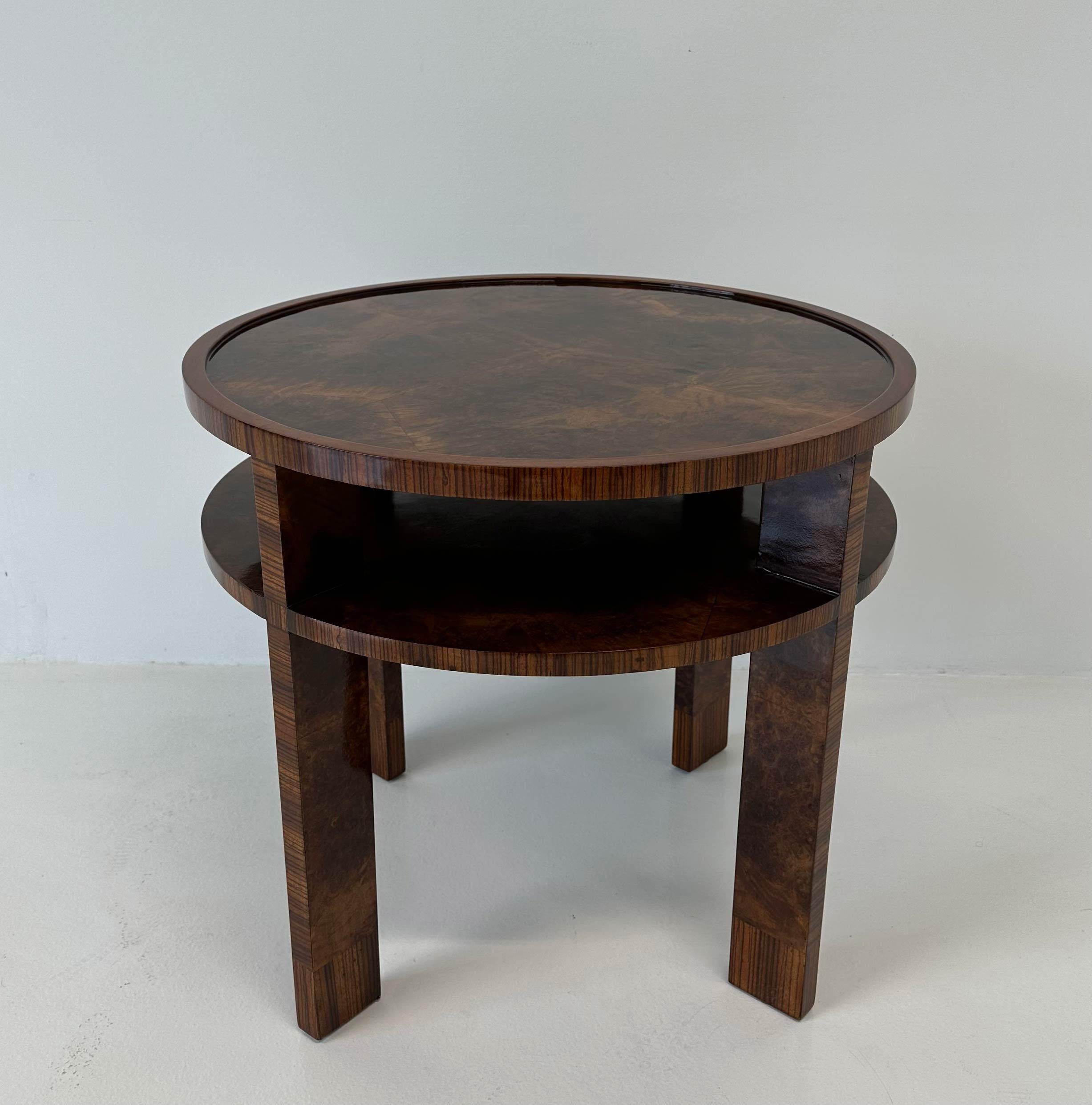 Art Déco Tavolino da caffè Art Deco italiano in Wood Wood e radica di noce, anni '30
