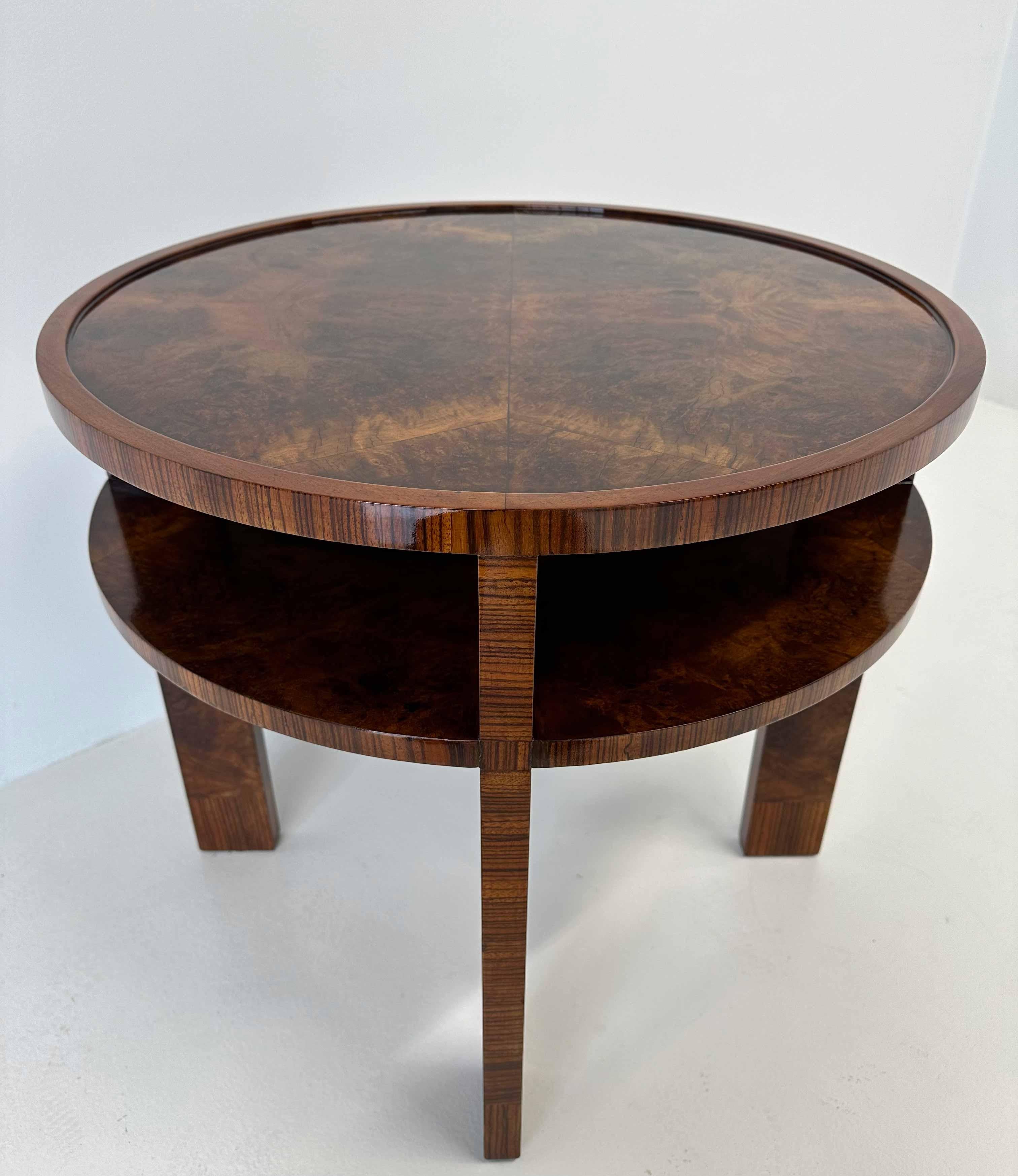 Noce Tavolino da caffè Art Deco italiano in Wood Wood e radica di noce, anni '30
