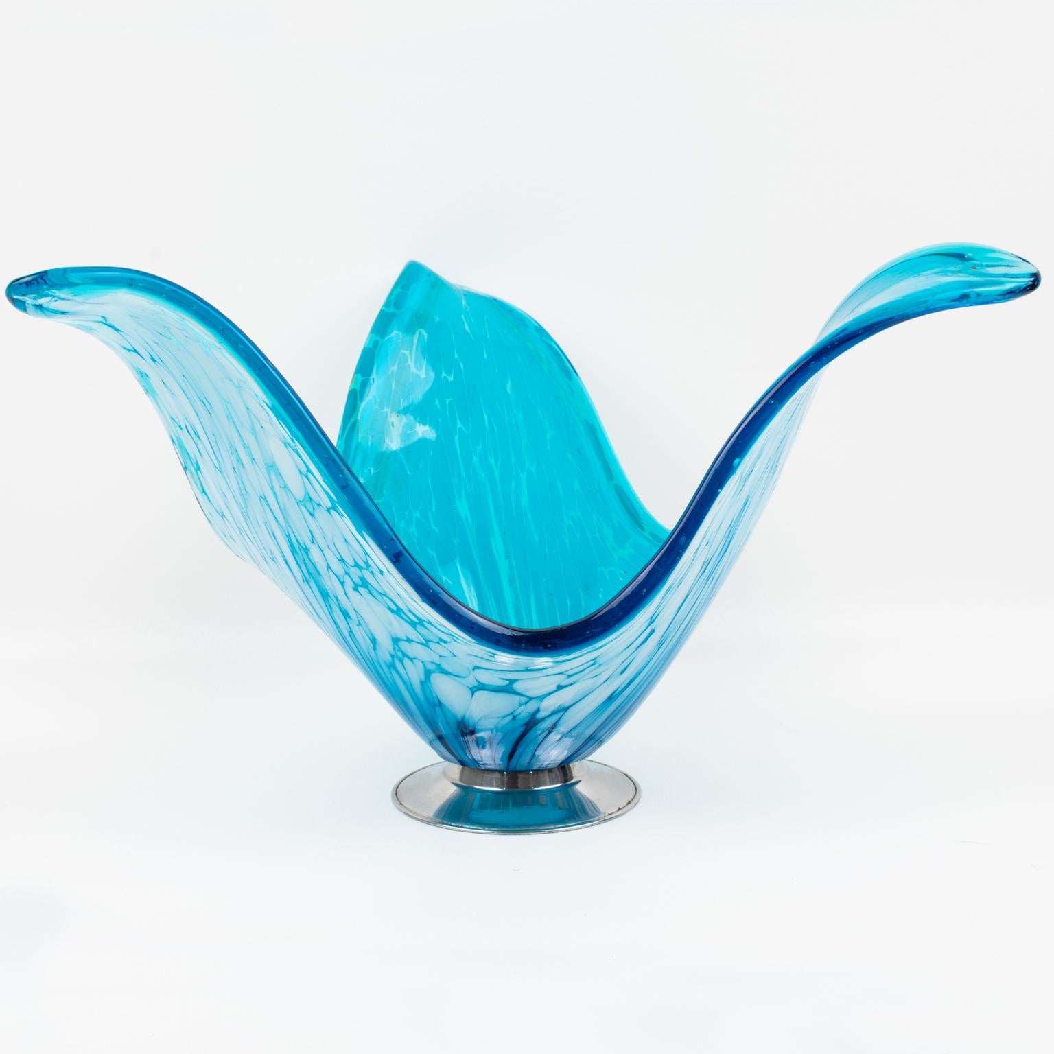 This beautiful hand-blown Art glass vase or decorative bowl centerpiece was designed in Murano, Italy, in the 1960s. The large organic and sculptural shape has a stylized jellyfish or Medusa pattern with turquoise blue color and white bubbling
