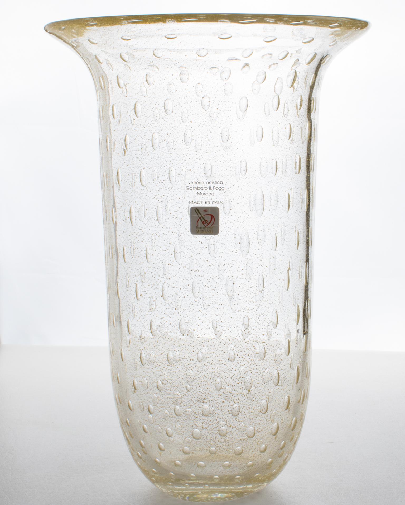 Italiano Vaso in vetro artistico italiano di Murano con fiocchi e bolle d'oro di Gambaro & Poggi in vendita