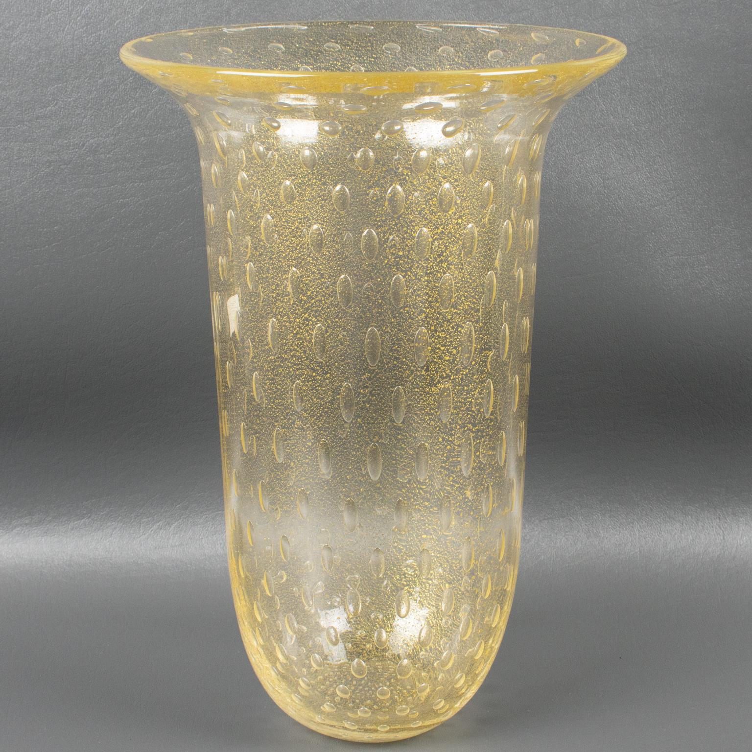 Italian Art Glass Murano Vase Gold Flakes and Bubbles by Gambaro & Poggi For Sale 2
