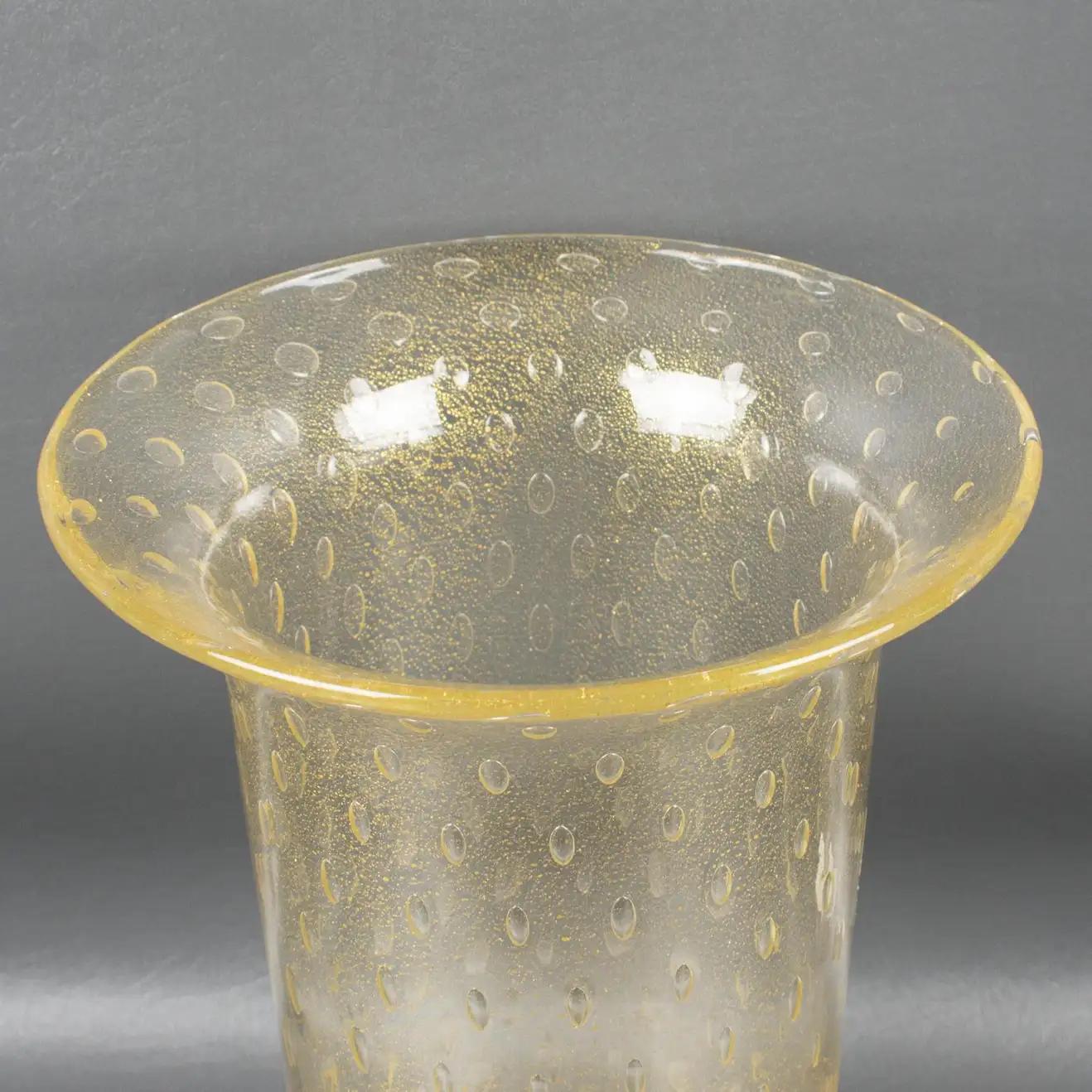 Italian Art Glass Murano Vase Gold Flakes and Bubbles by Gambaro & Poggi For Sale 6