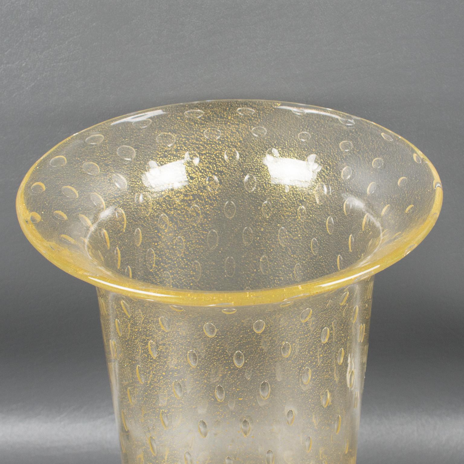 Italian Art Glass Murano Vase Gold Flakes and Bubbles by Gambaro & Poggi For Sale 4