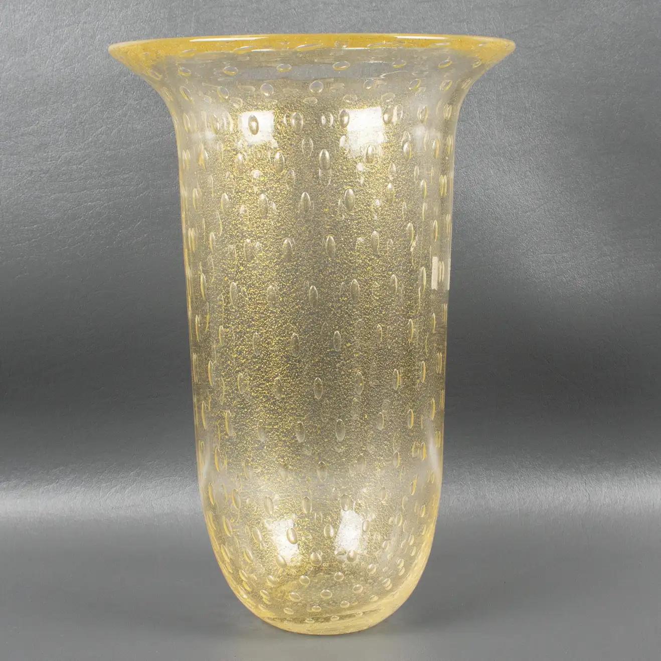 Italian Art Glass Murano Vase Gold Flakes and Bubbles by Gambaro & Poggi In Excellent Condition For Sale In Atlanta, GA