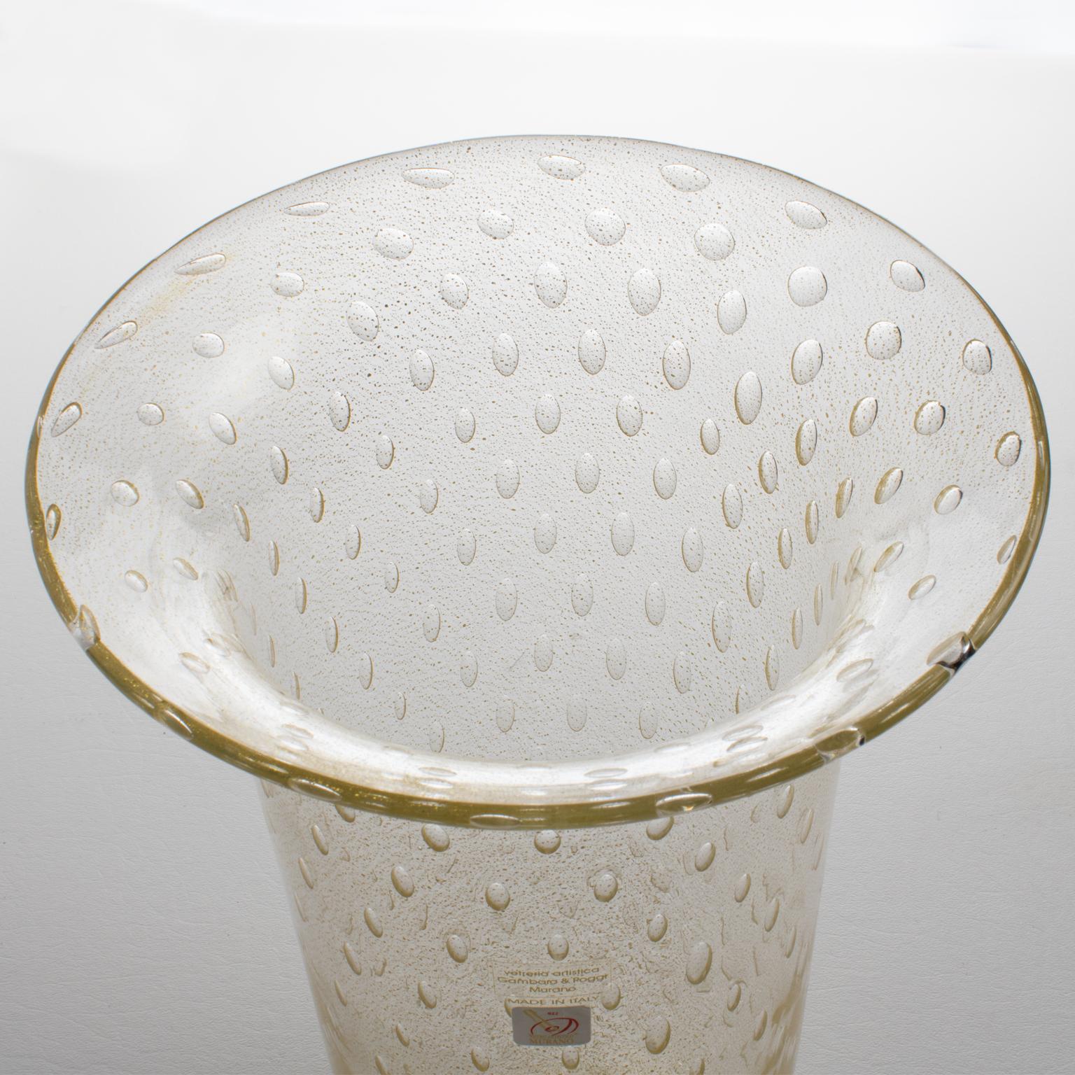 Italian Art Glass Murano Vase Gold Flakes and Bubbles by Gambaro & Poggi In Excellent Condition For Sale In Atlanta, GA