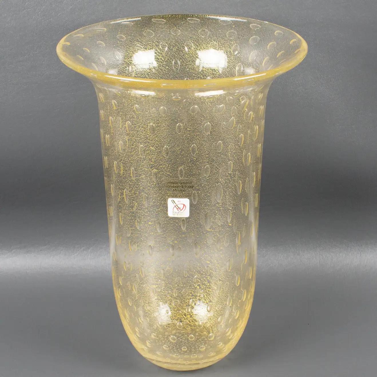20th Century Italian Art Glass Murano Vase Gold Flakes and Bubbles by Gambaro & Poggi For Sale