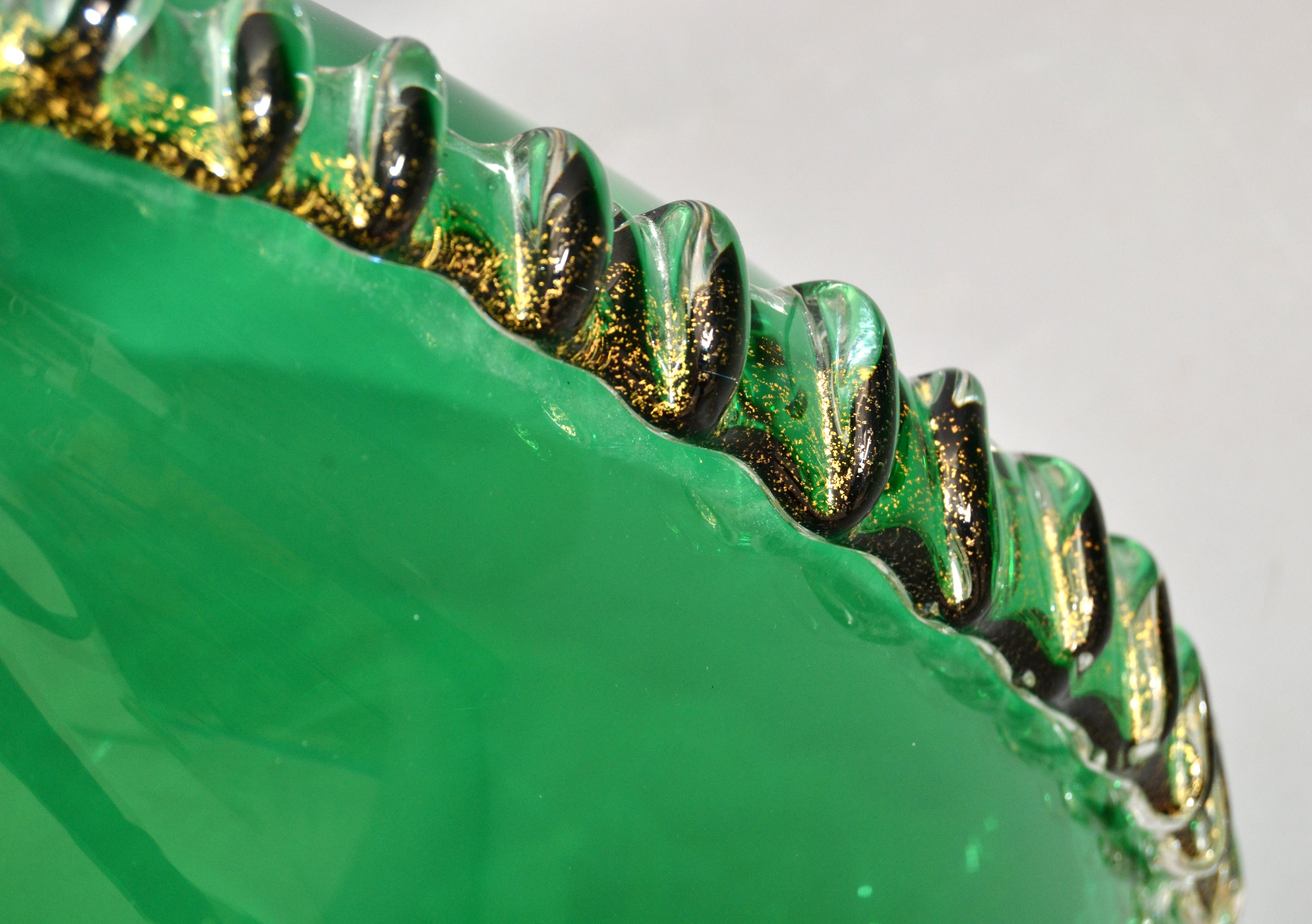 Italian Art Glass Vase Pino Signoretto Style Blown Green Murano Glass Gold Inlay For Sale 4