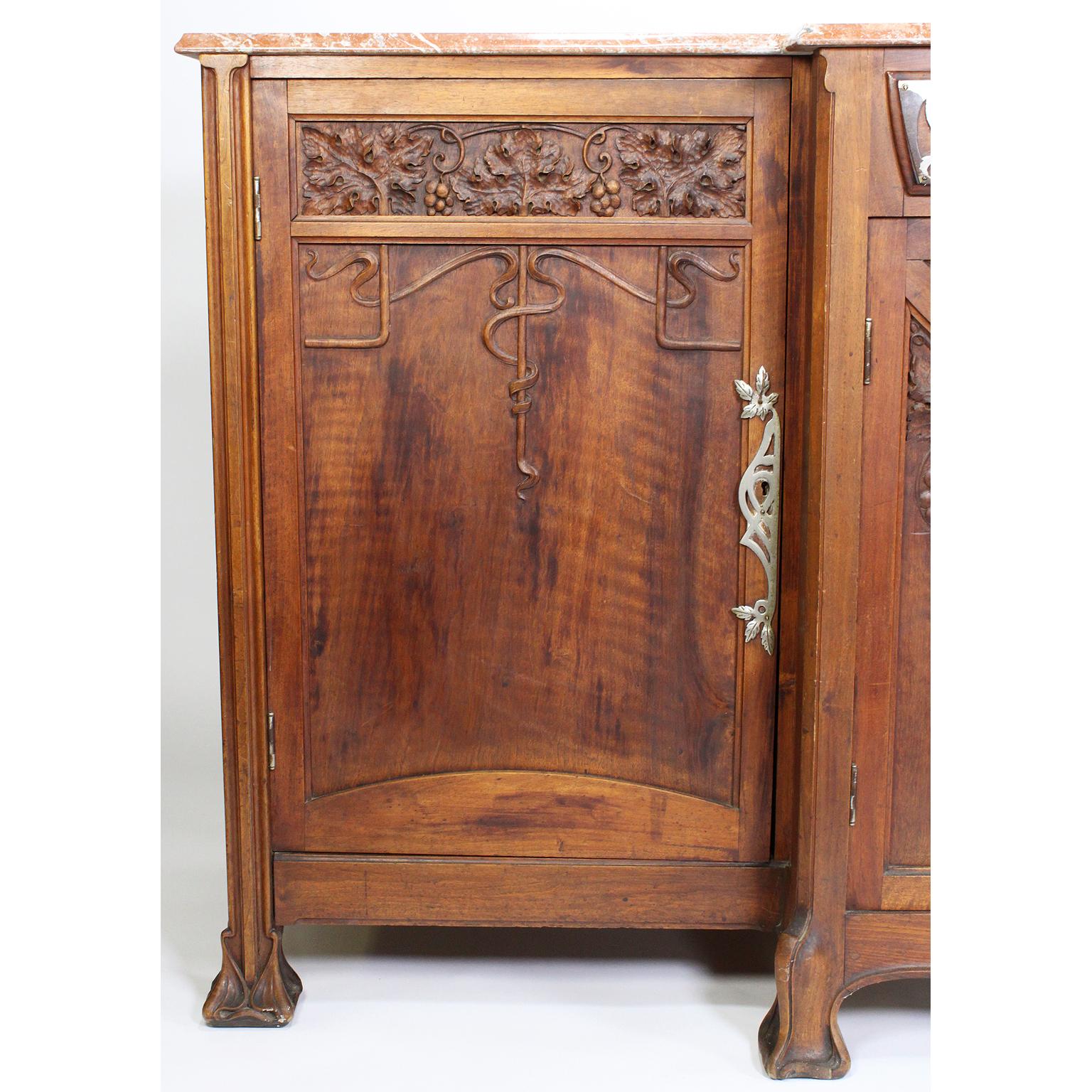 Italian Art Nouveau Carved Walnut Buffet Server, Vittorio Valabrega ‘1861-1952’ In Good Condition For Sale In Los Angeles, CA